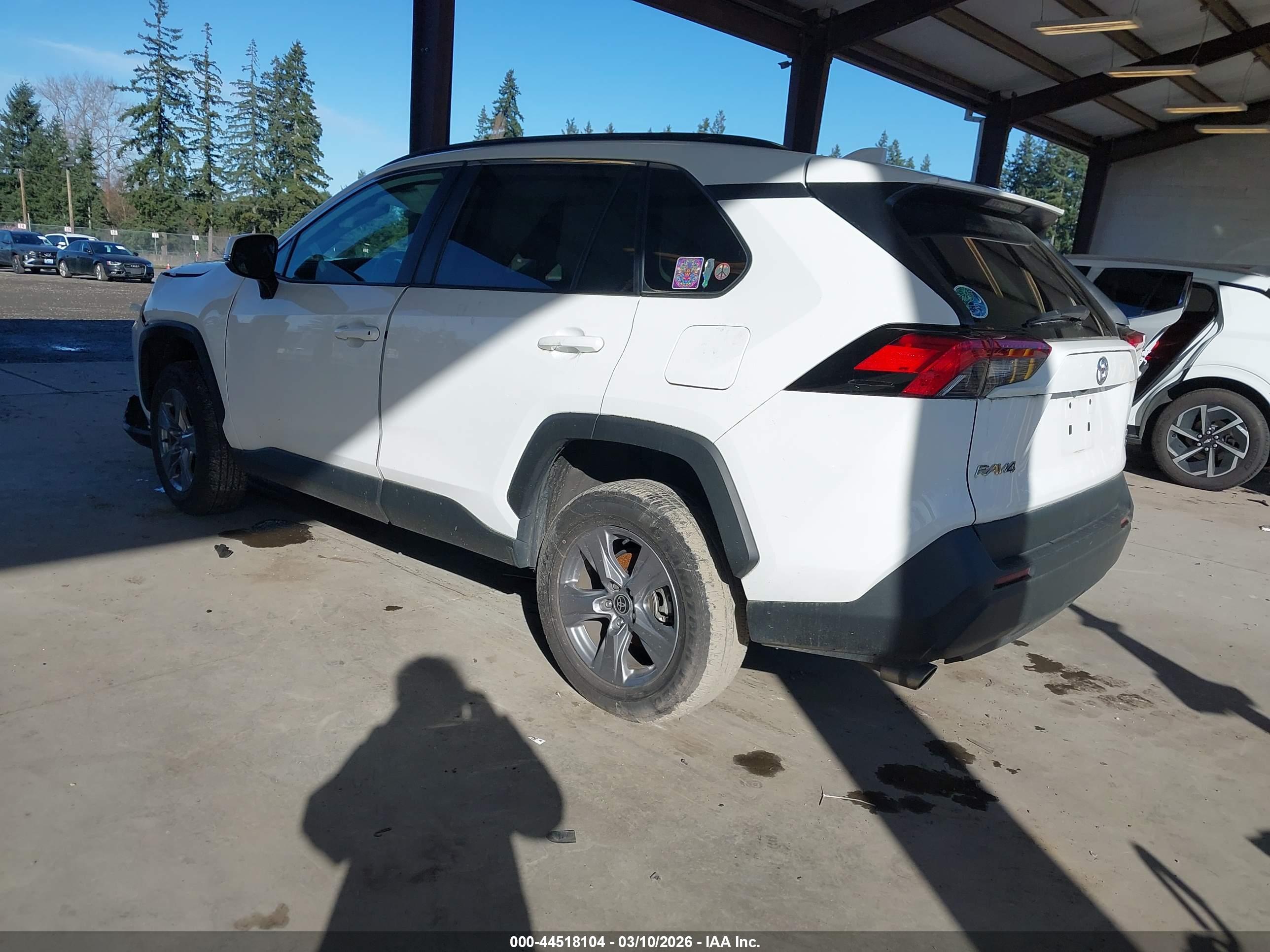 TOYOTA RAV4 image 3