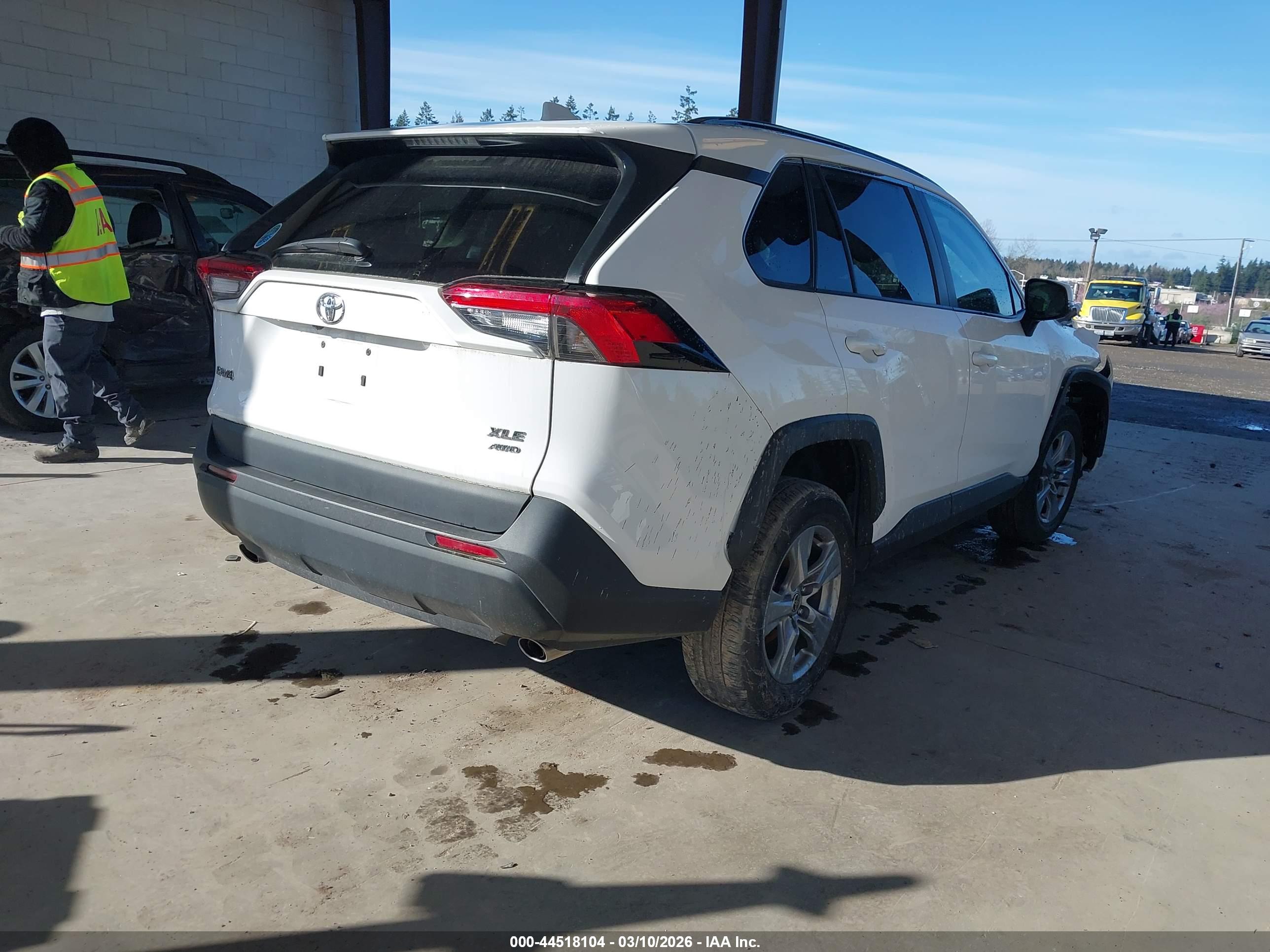 TOYOTA RAV4 image 4