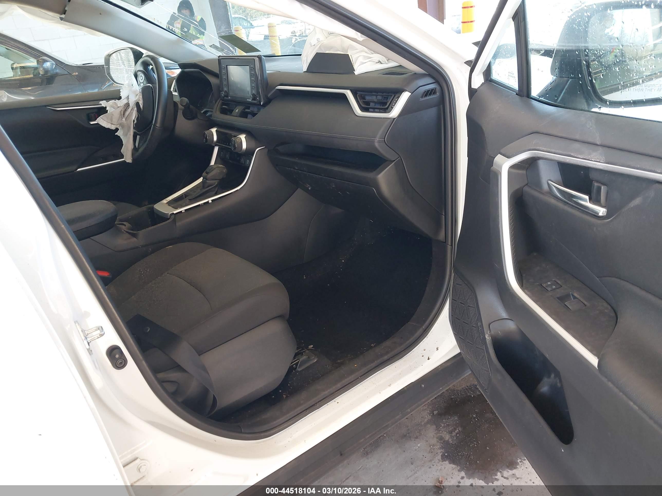 TOYOTA RAV4 image 5