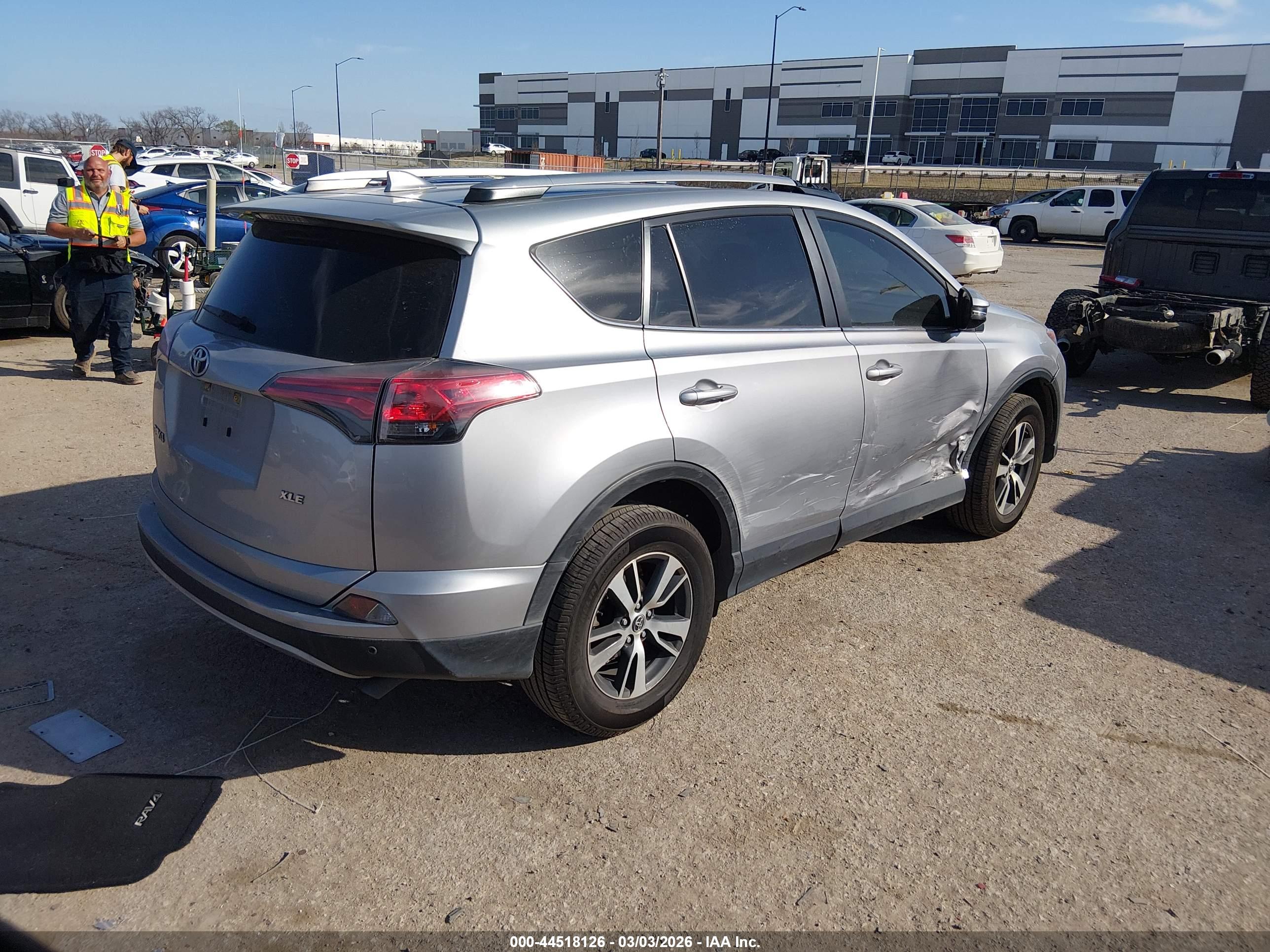TOYOTA RAV4 image 4