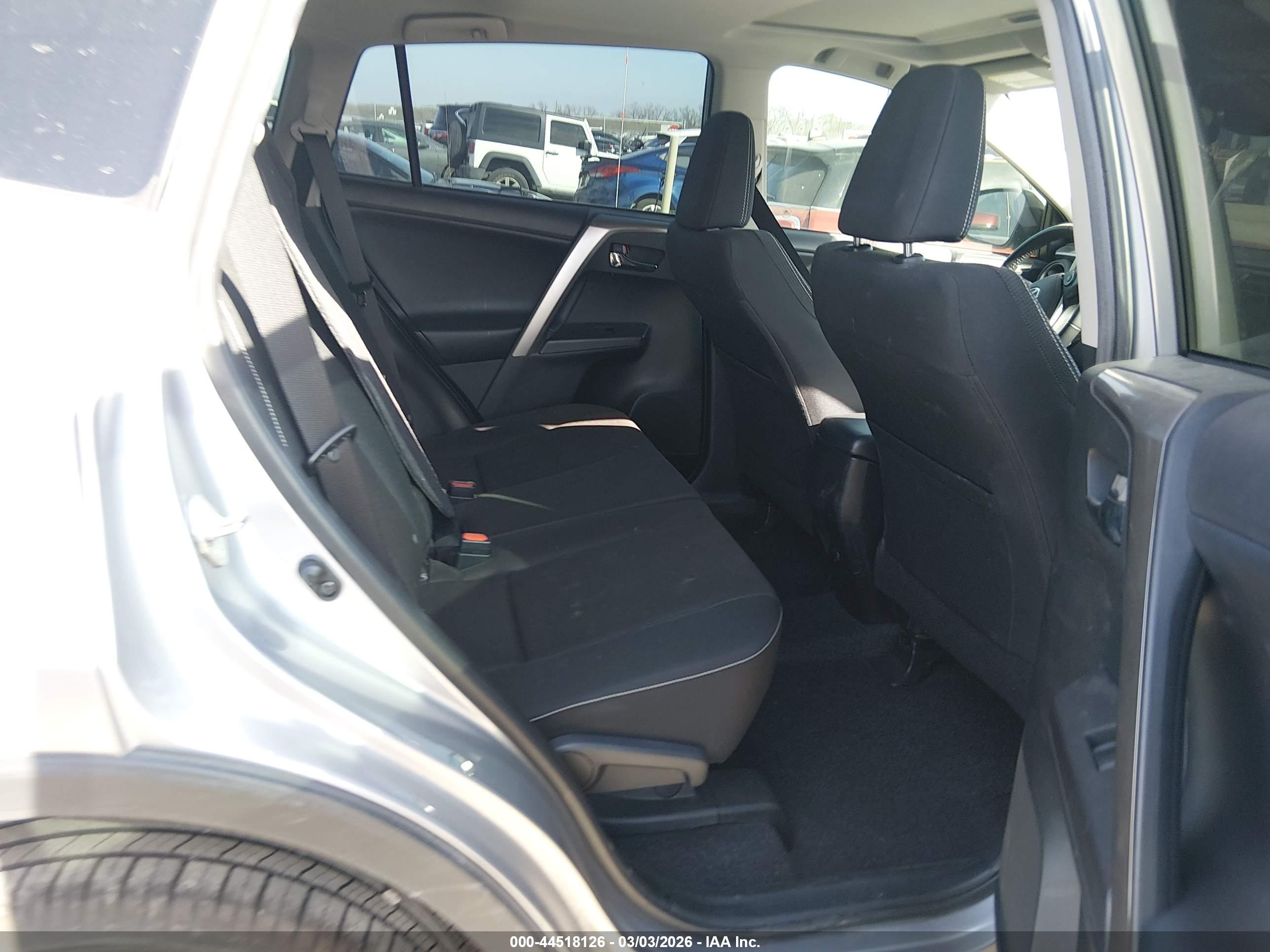 TOYOTA RAV4 image 8