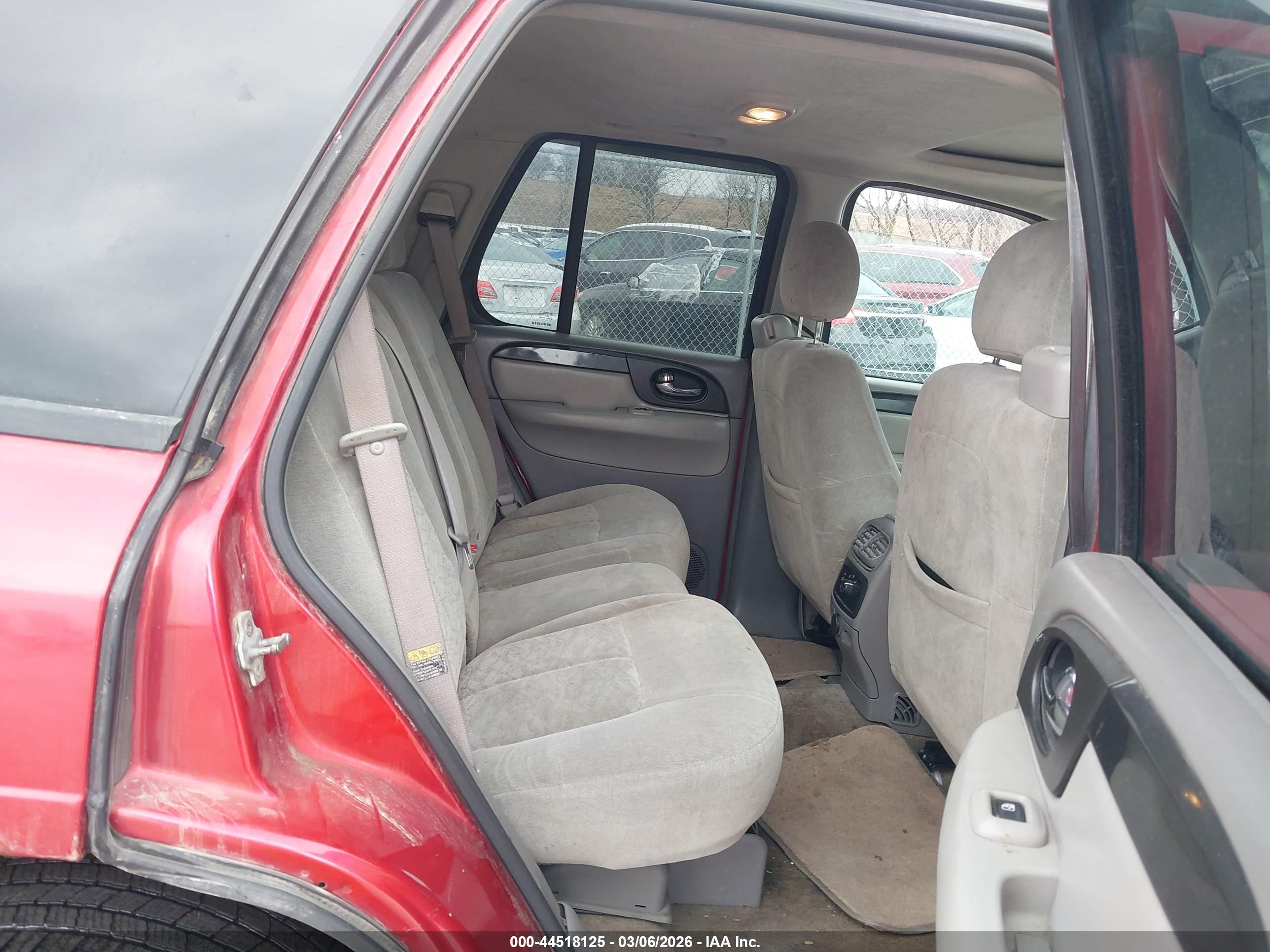 GMC ENVOY image 8