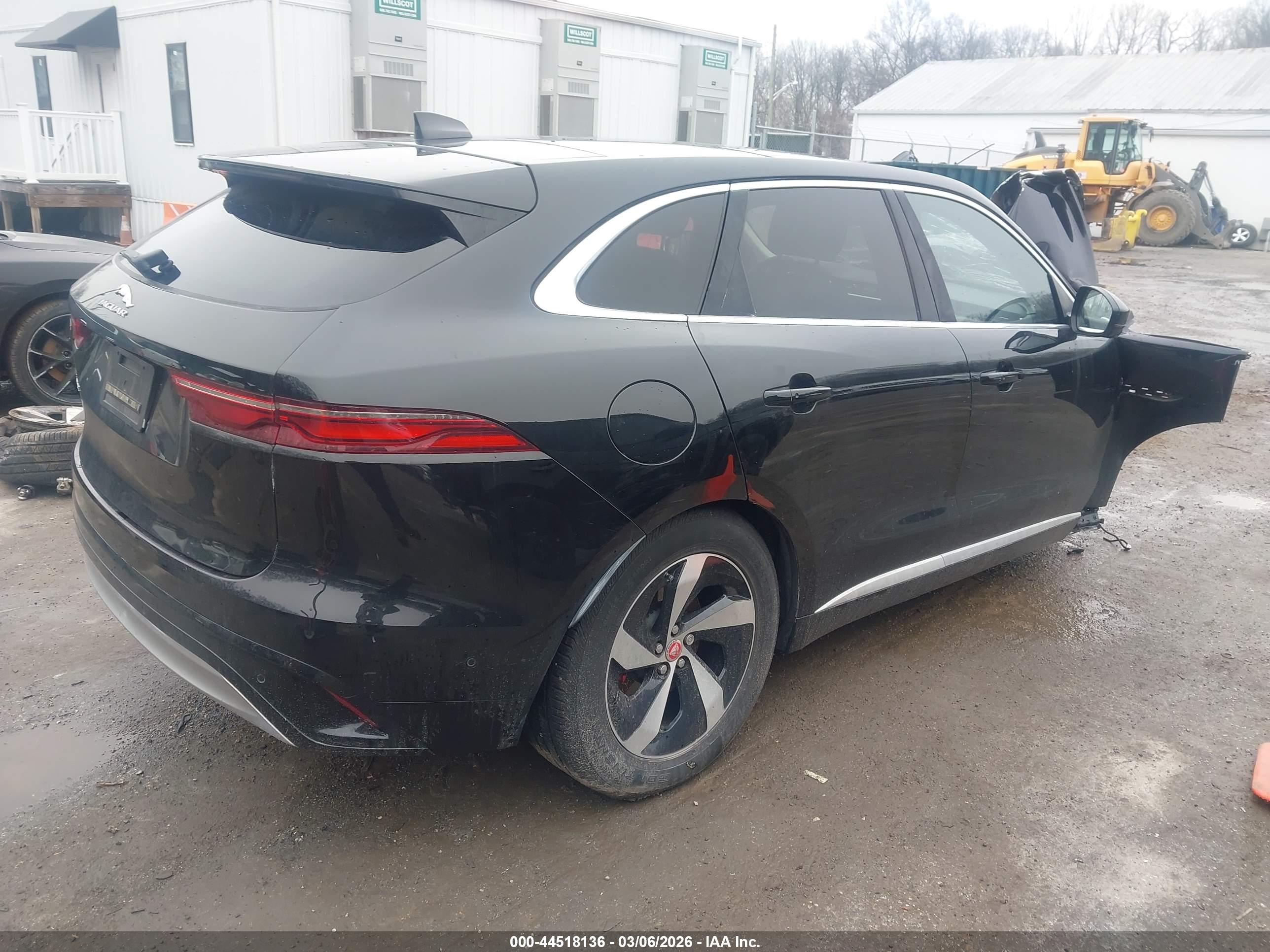 JAGUAR F-PACE image 4