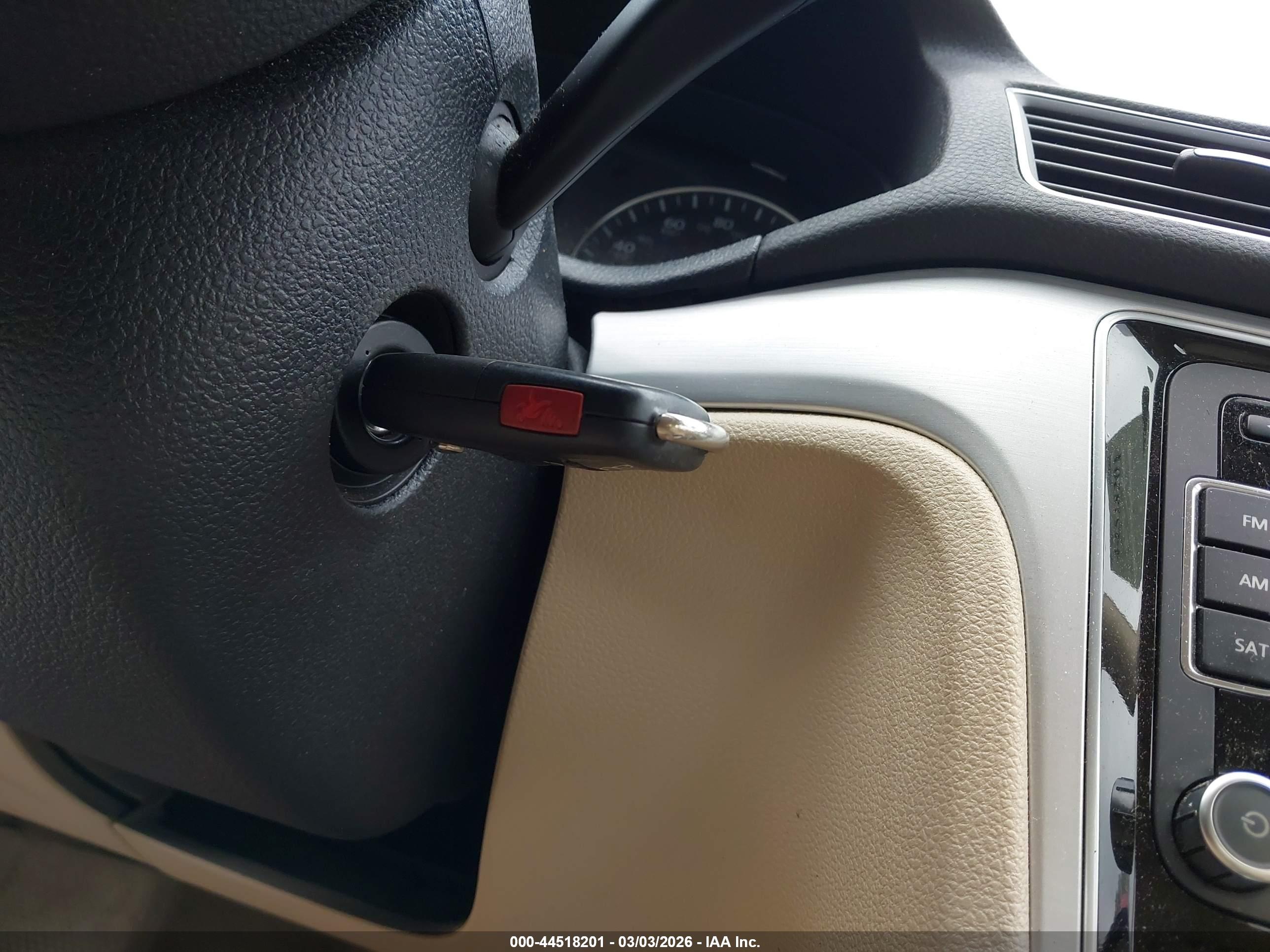 VOLKSWAGEN PASSAT image 11