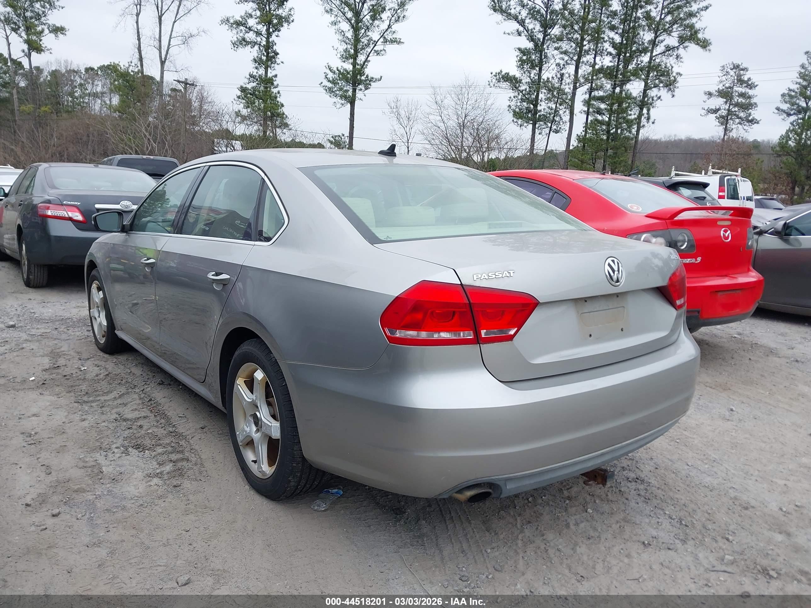 VOLKSWAGEN PASSAT image 3
