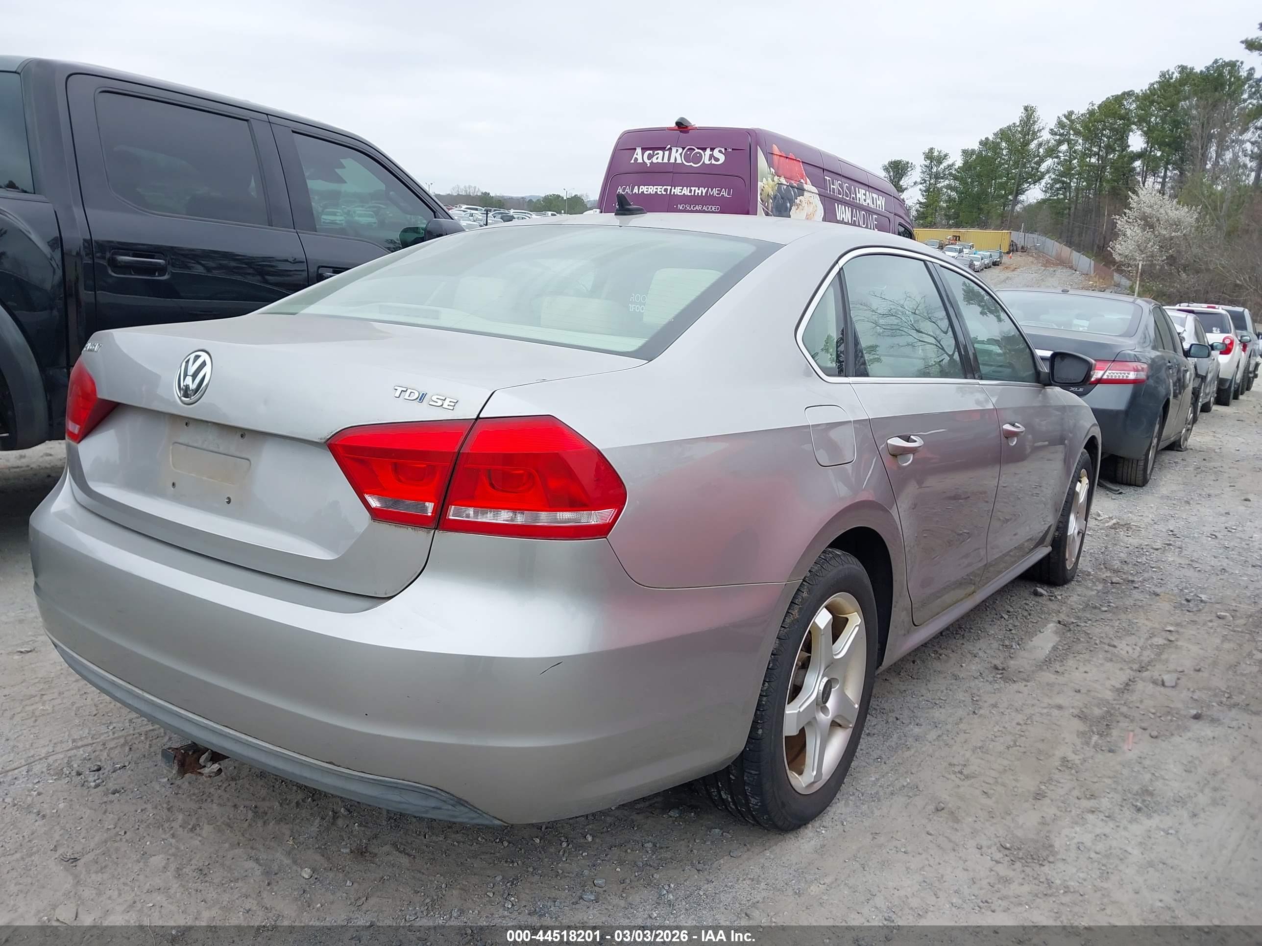 VOLKSWAGEN PASSAT image 4