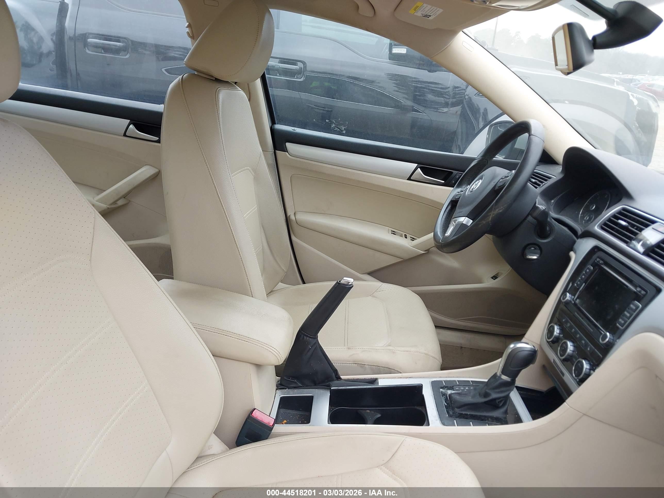 VOLKSWAGEN PASSAT image 5