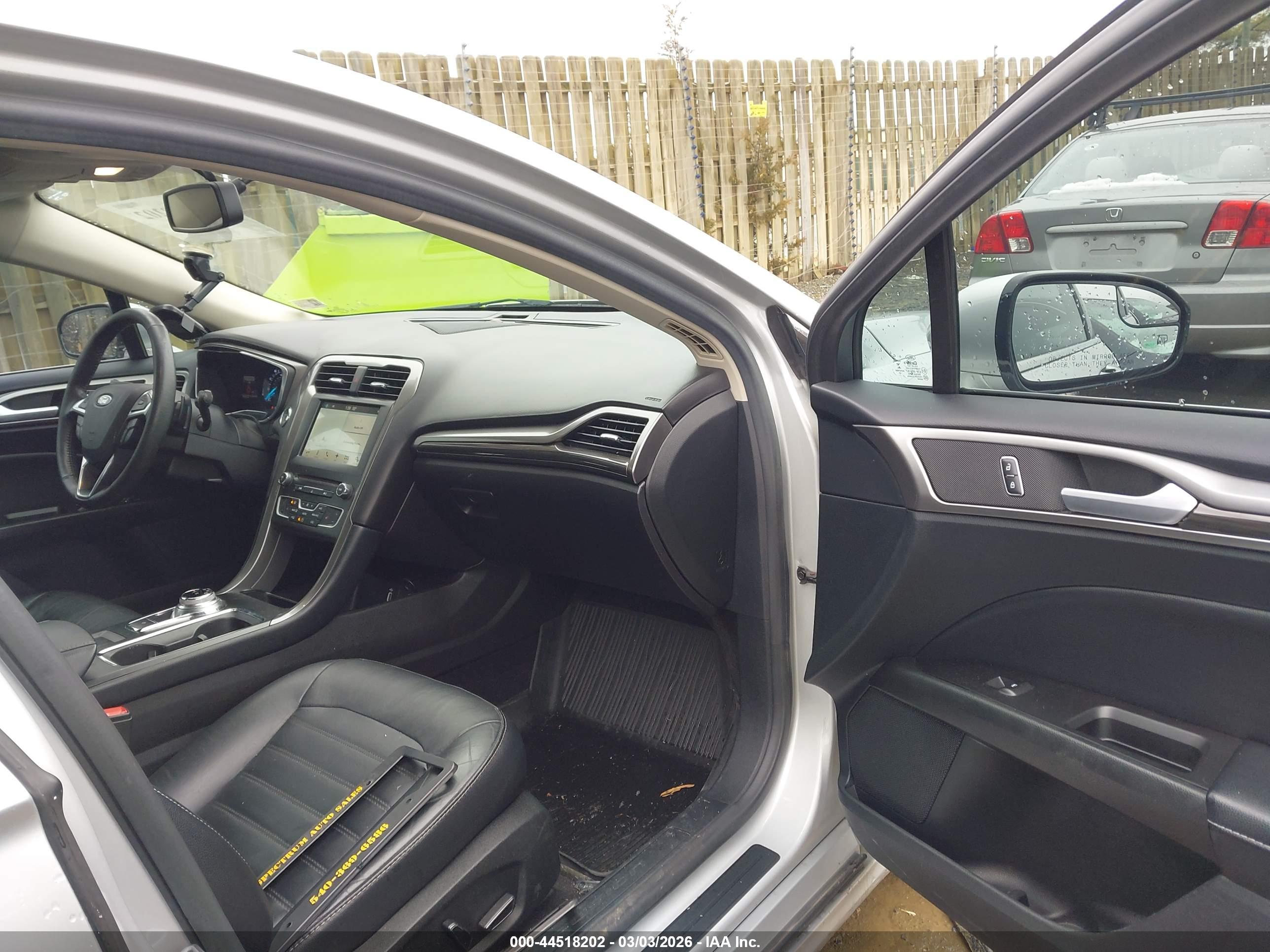 FORD FUSION image 5