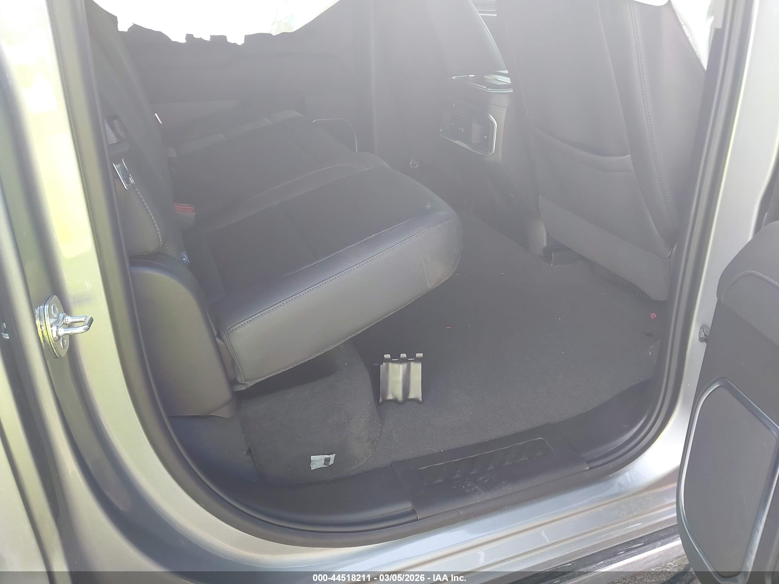 CHEVROLET SILVERADO image 8