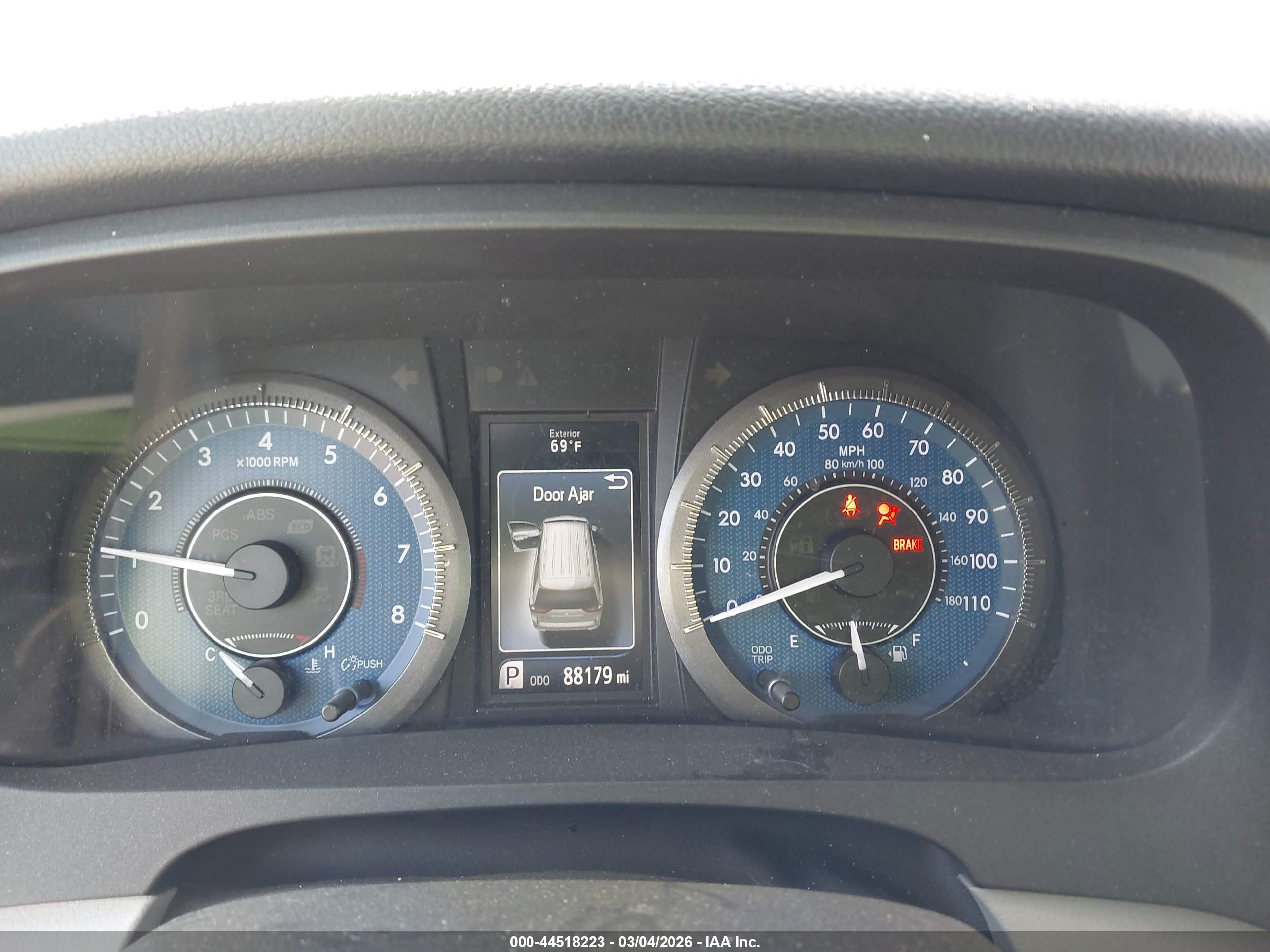 TOYOTA SIENNA image 7