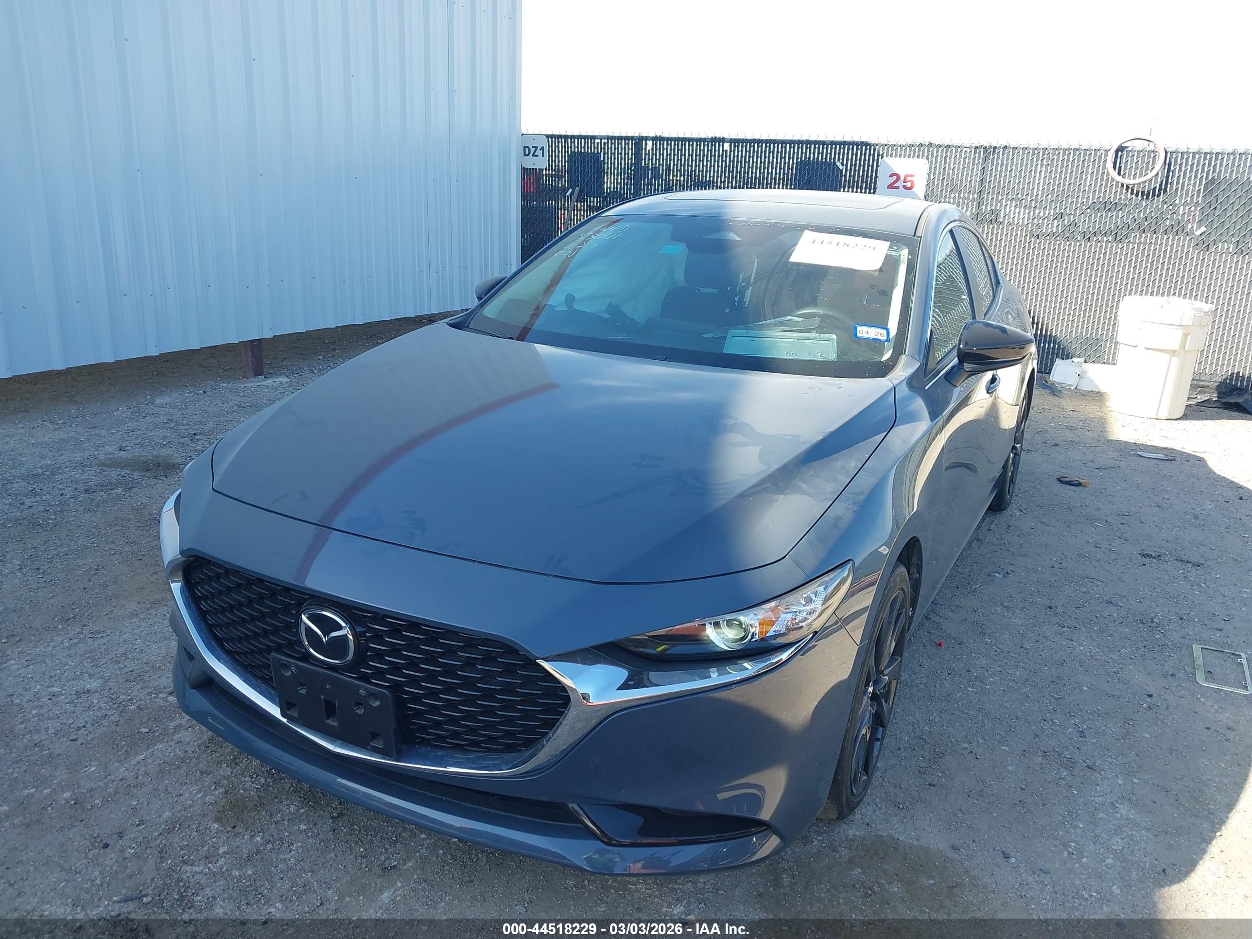 MAZDA MAZDA3 image 2