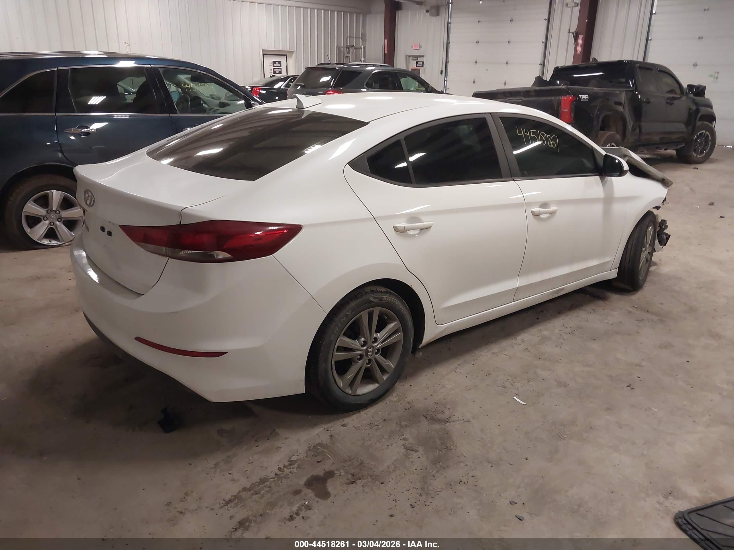 HYUNDAI ELANTRA image 4