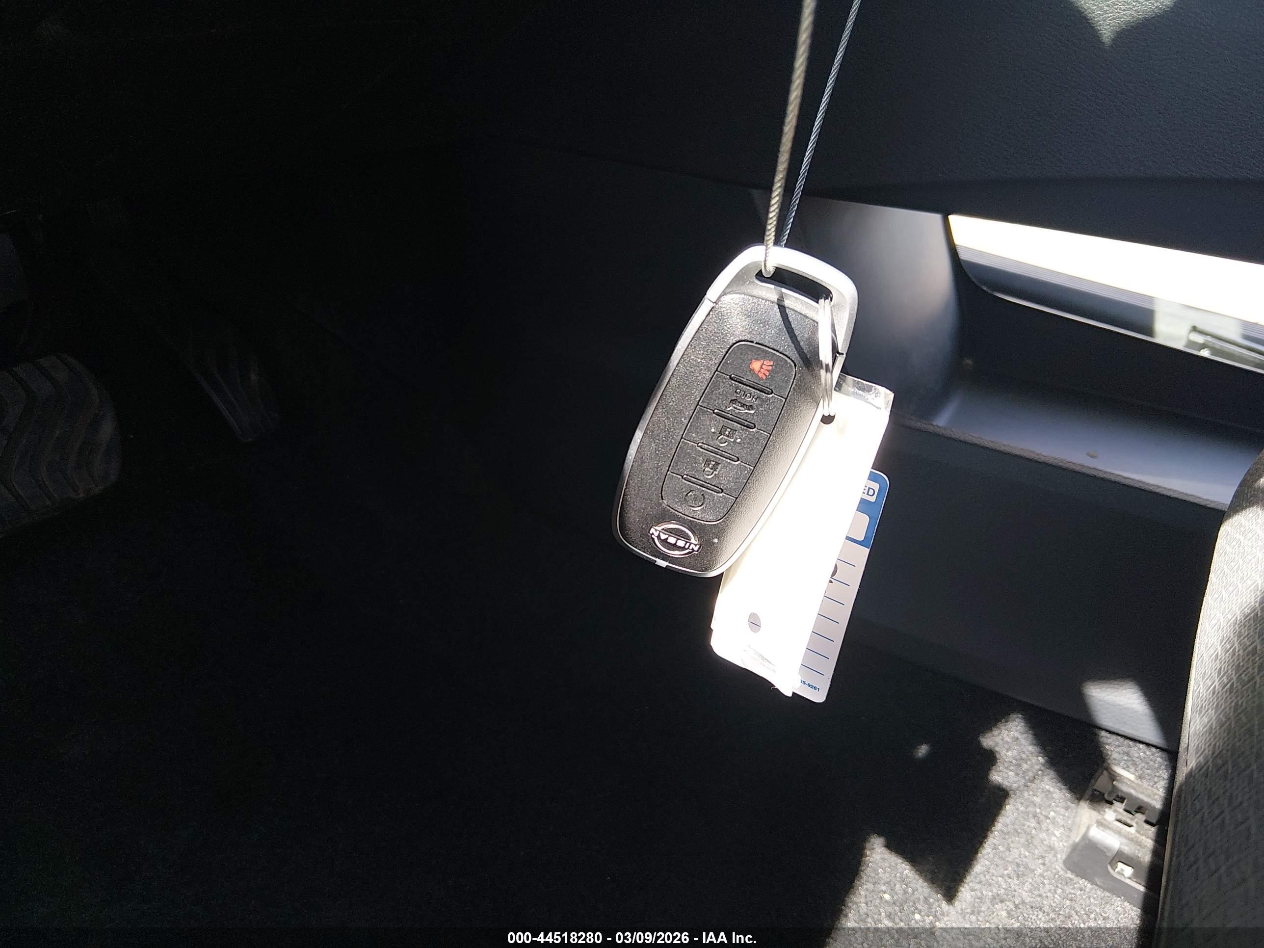 NISSAN ROGUE image 11