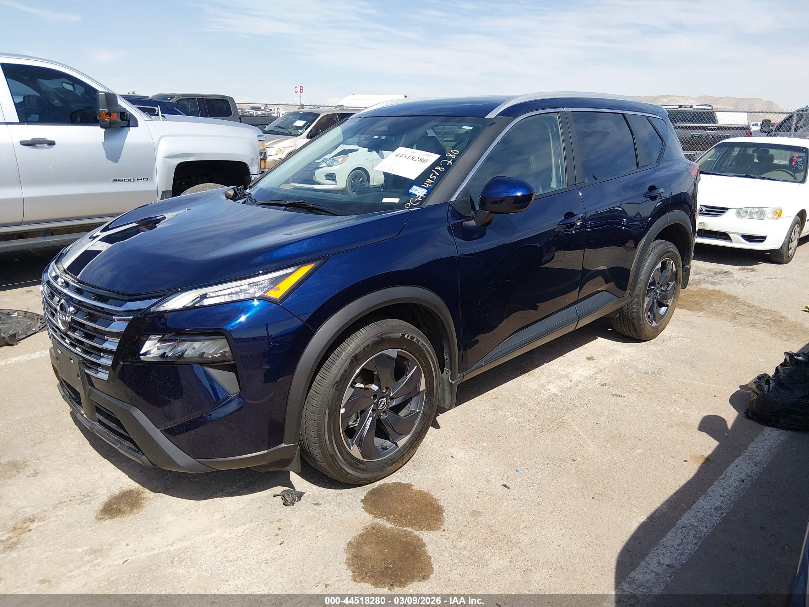 NISSAN ROGUE image 2