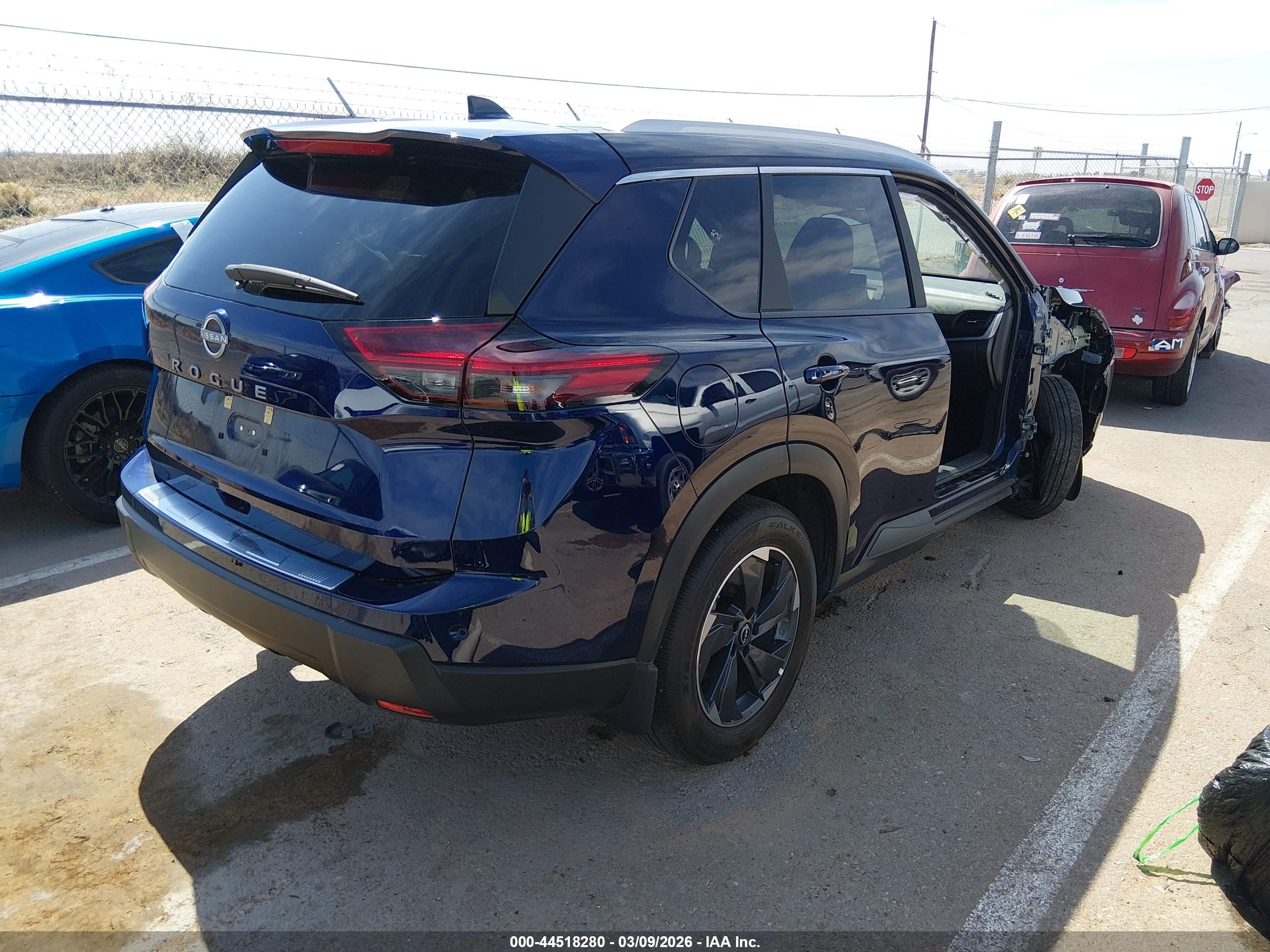 NISSAN ROGUE image 4