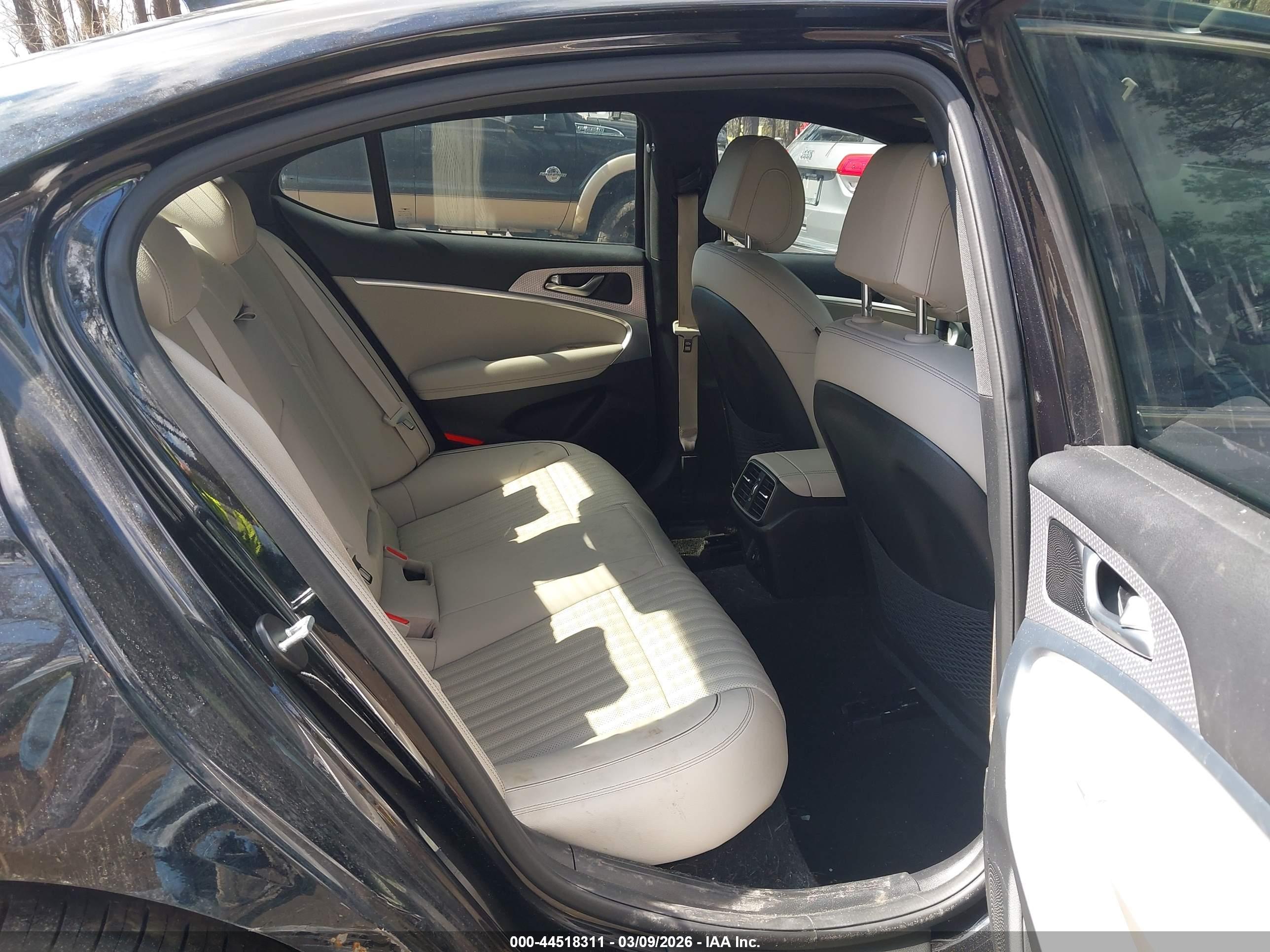 GENESIS G70 image 8