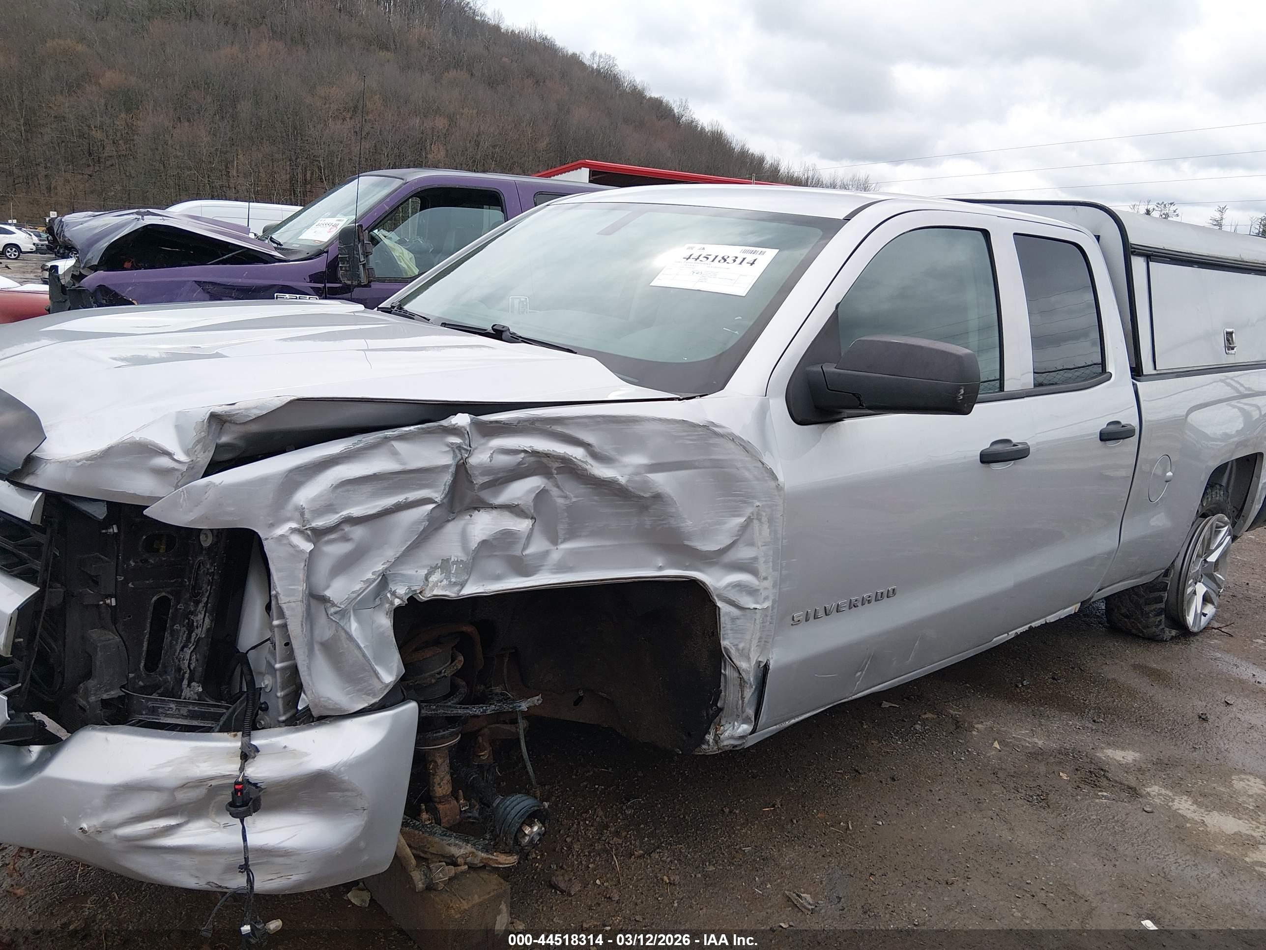 CHEVROLET SILVERADO image 6