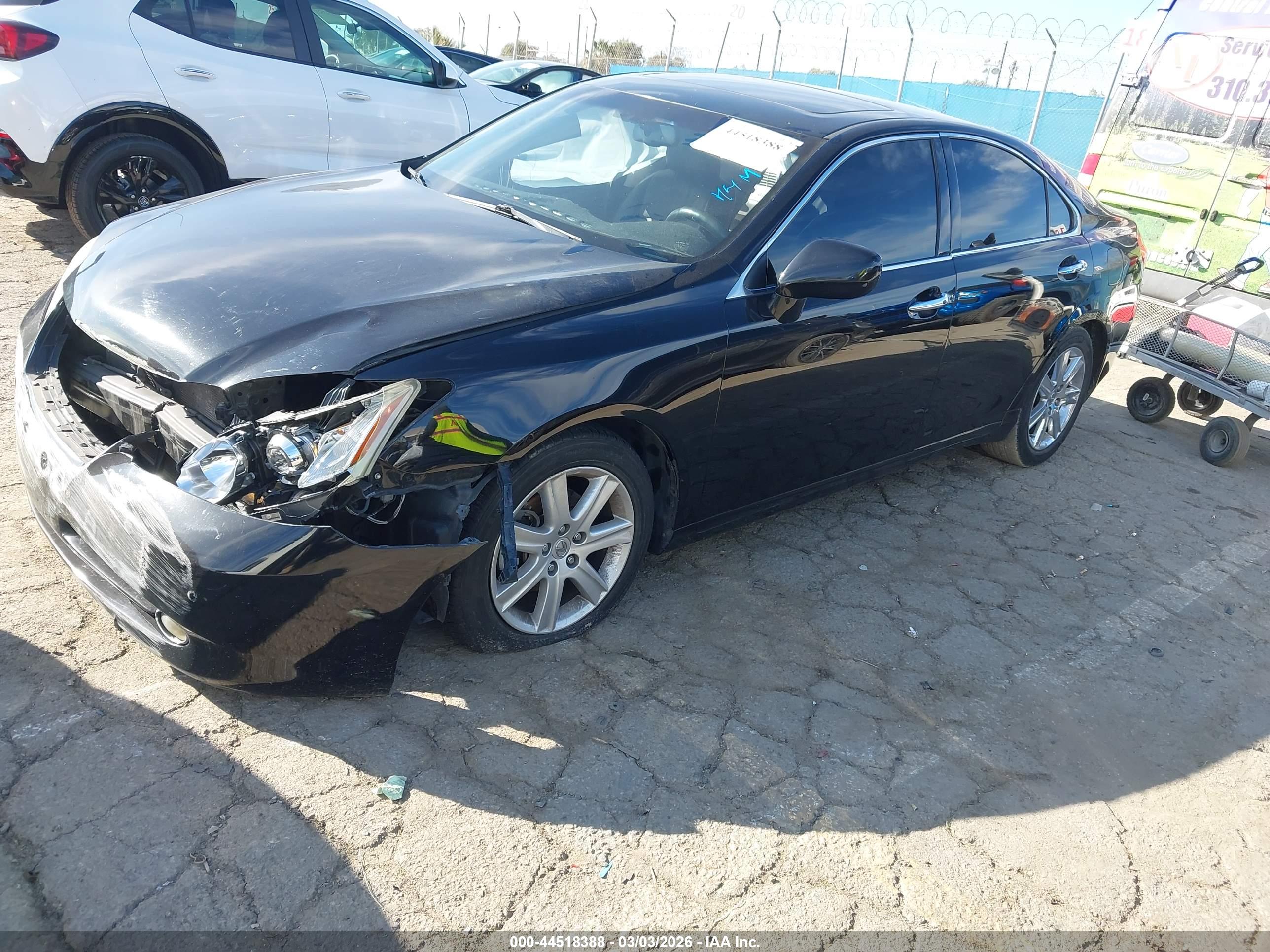 LEXUS ES image 2