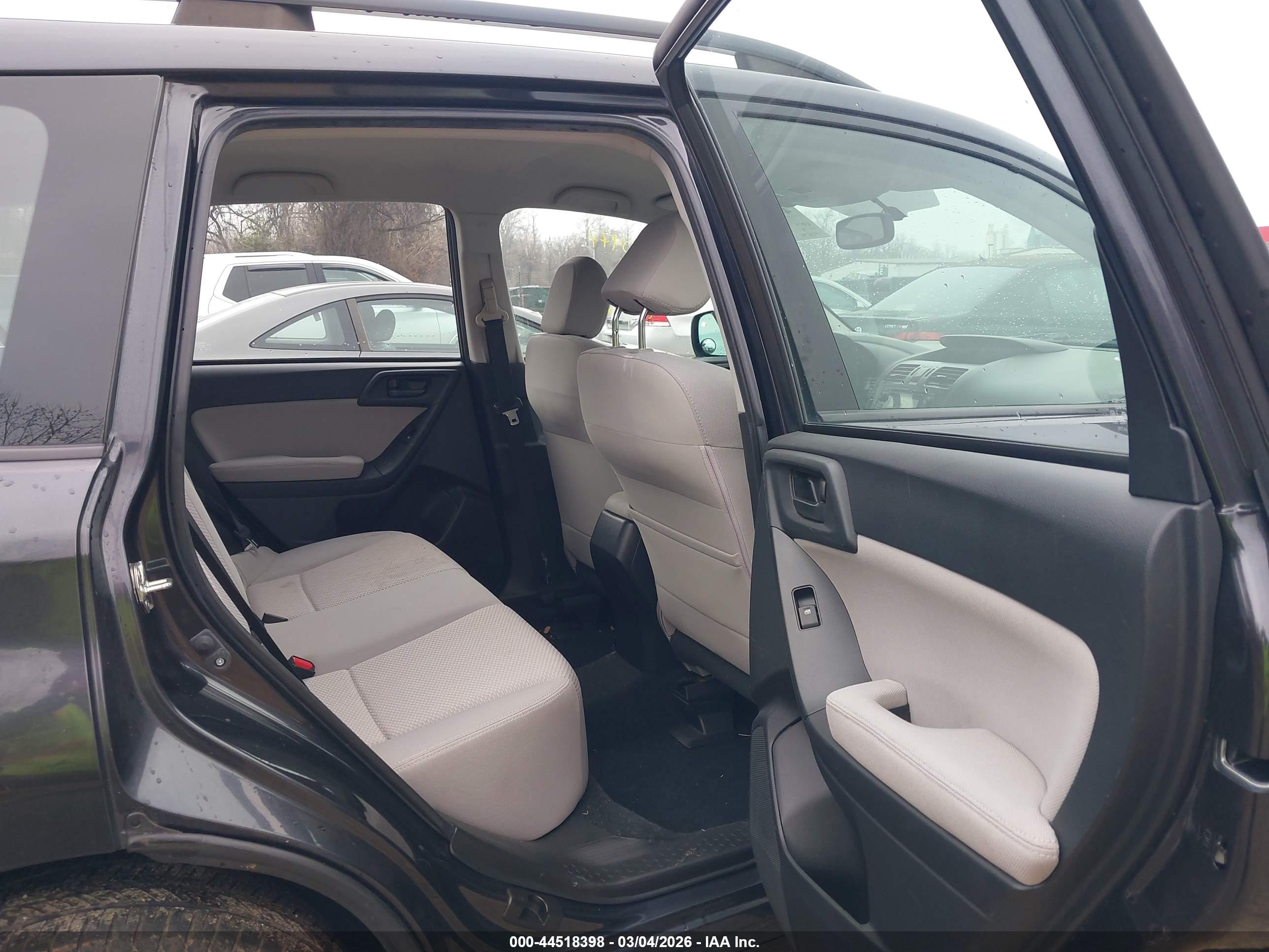 SUBARU FORESTER image 8