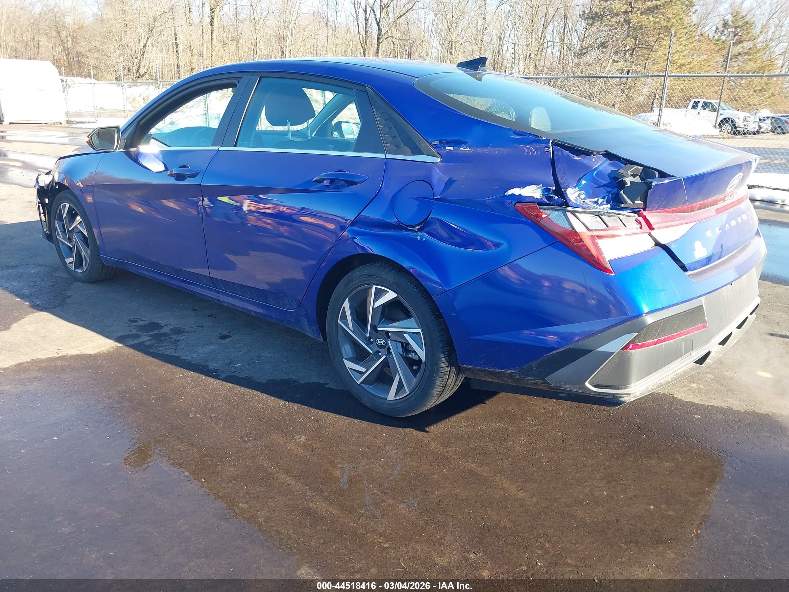 HYUNDAI ELANTRA image 3