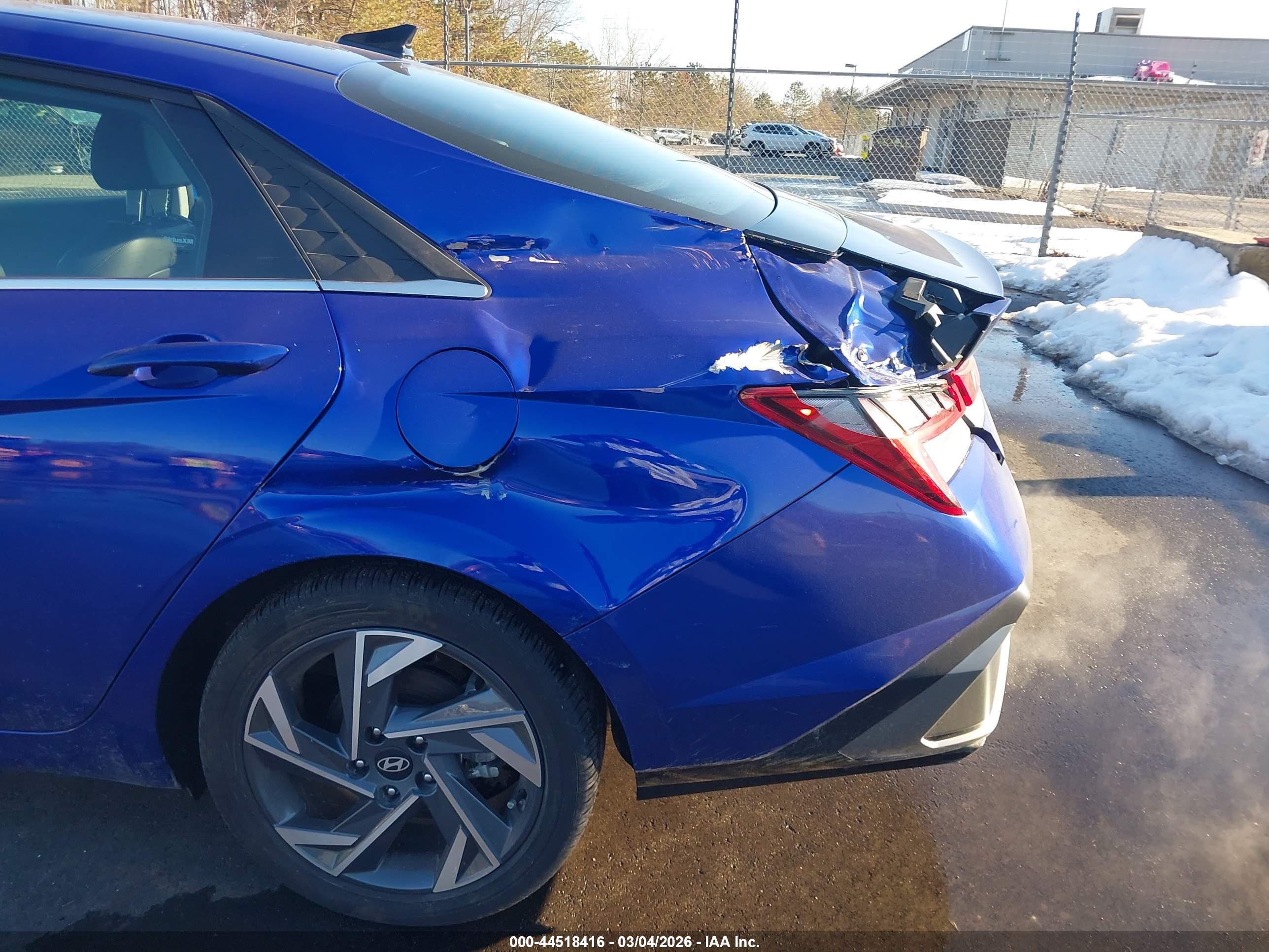 HYUNDAI ELANTRA image 6