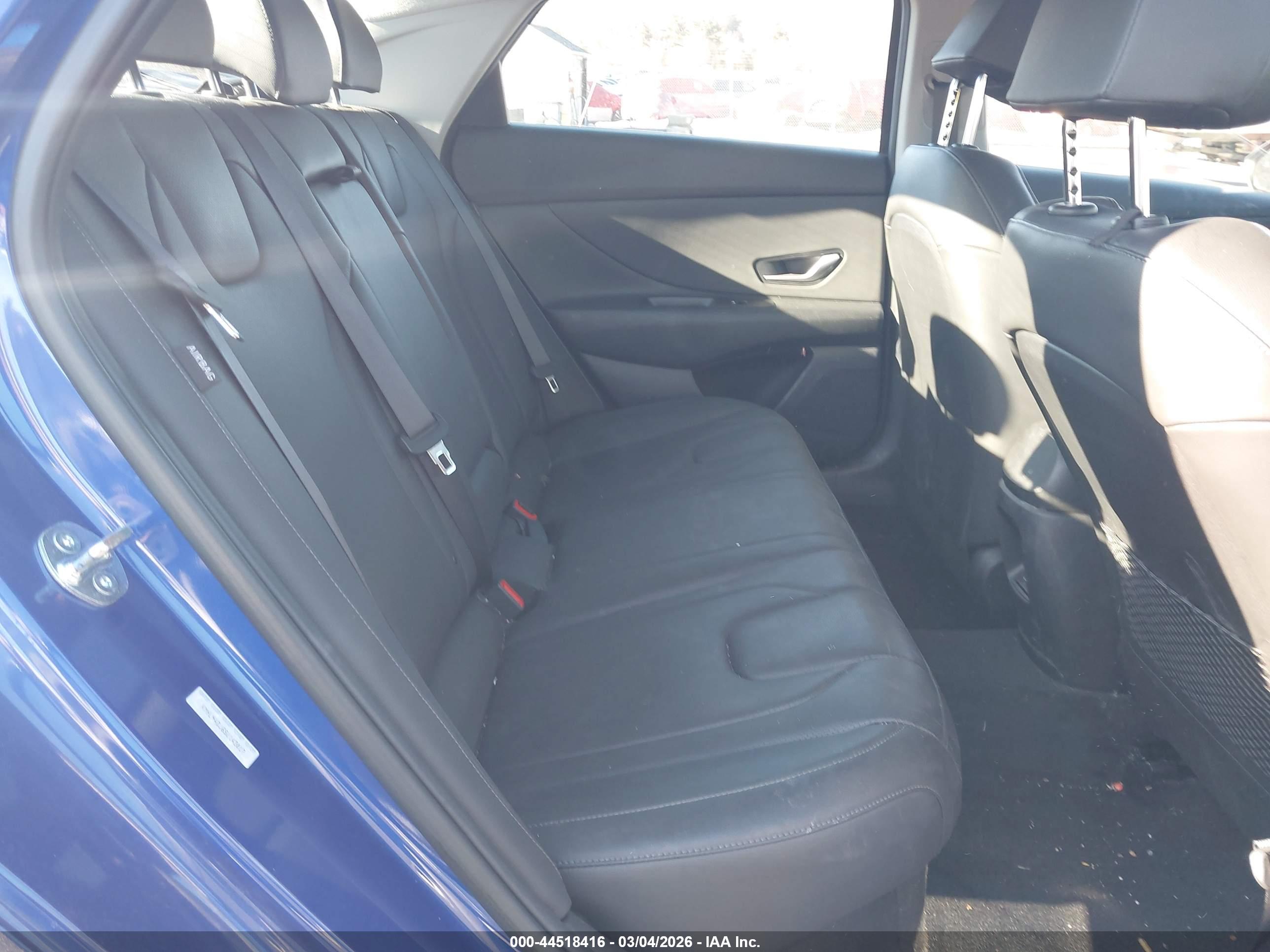 HYUNDAI ELANTRA image 8