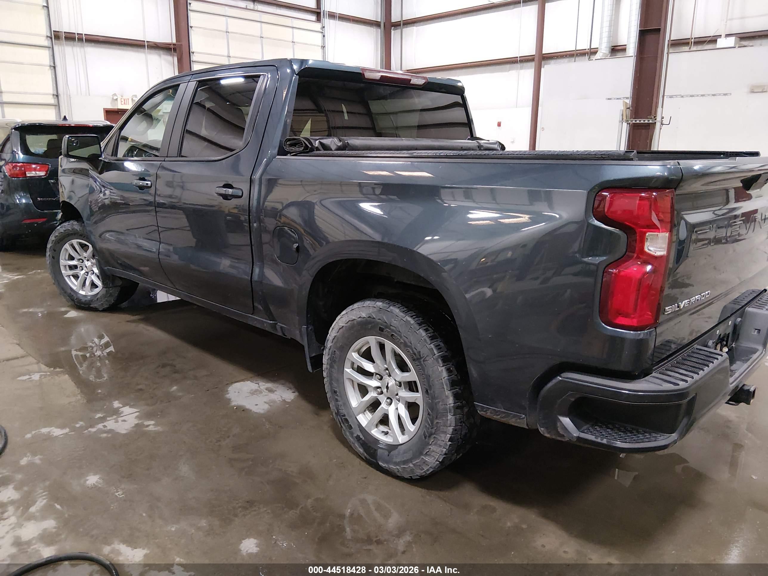 CHEVROLET SILVERADO image 3