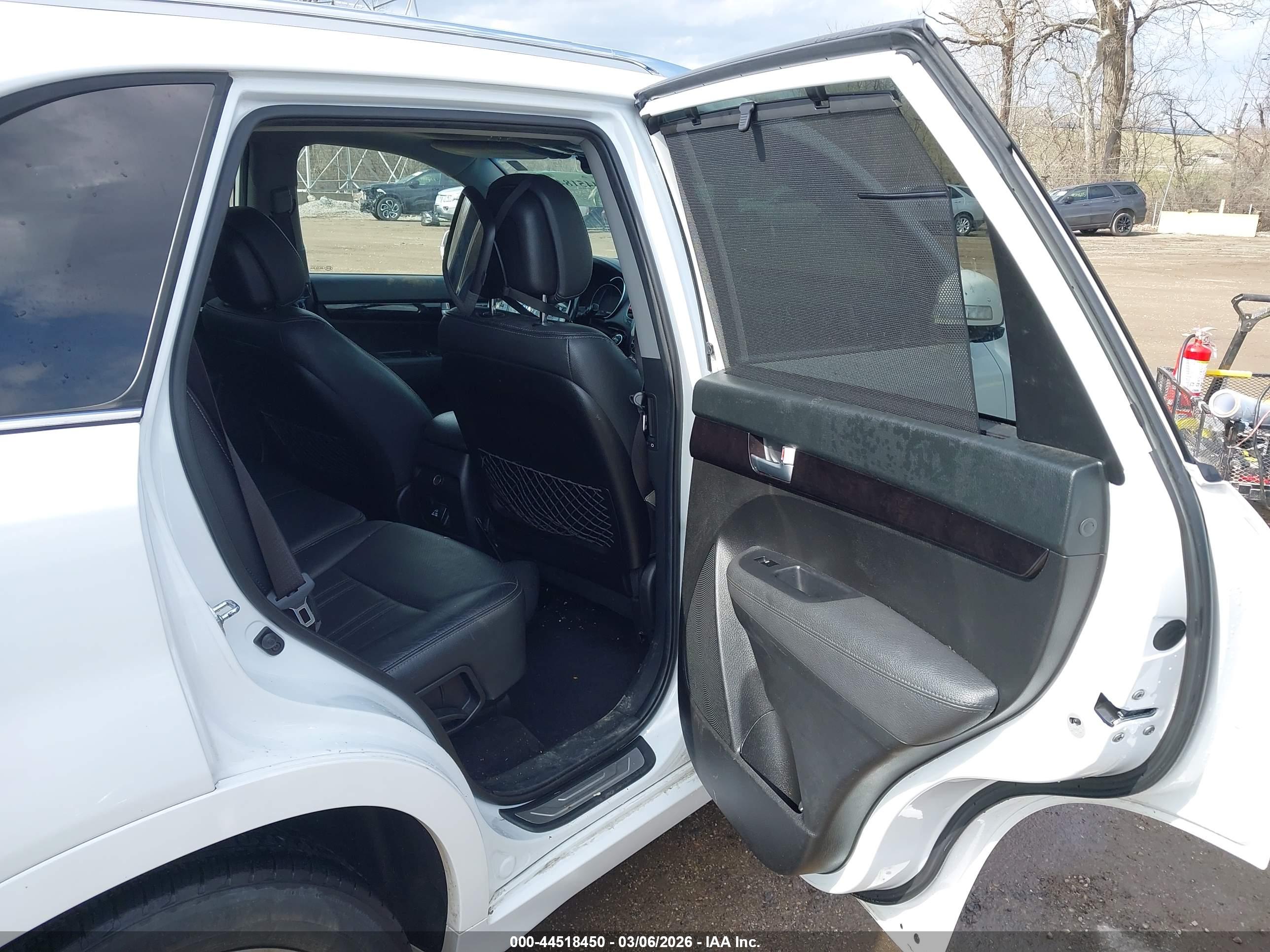 KIA SORENTO image 8