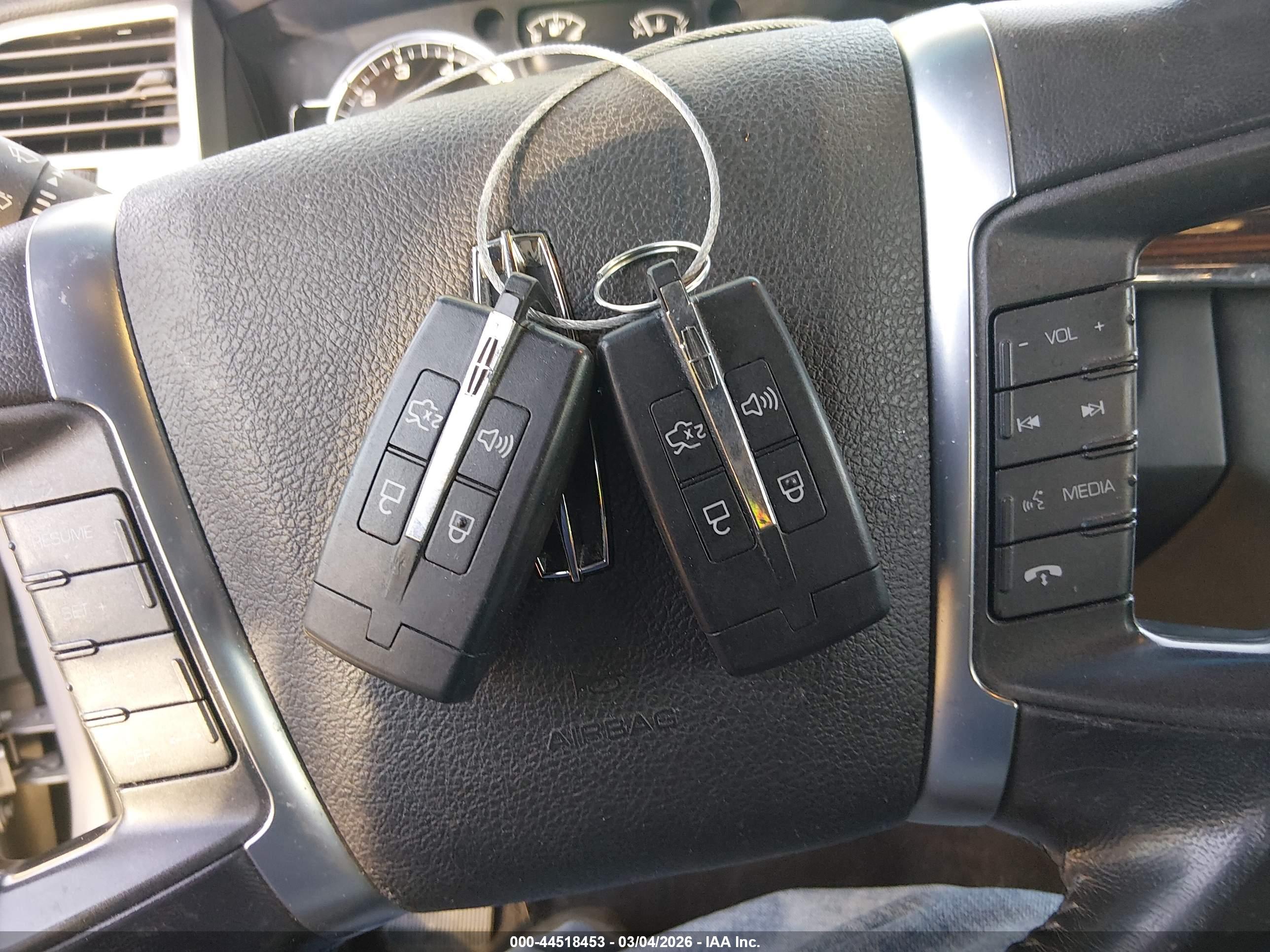 LINCOLN MKS image 11