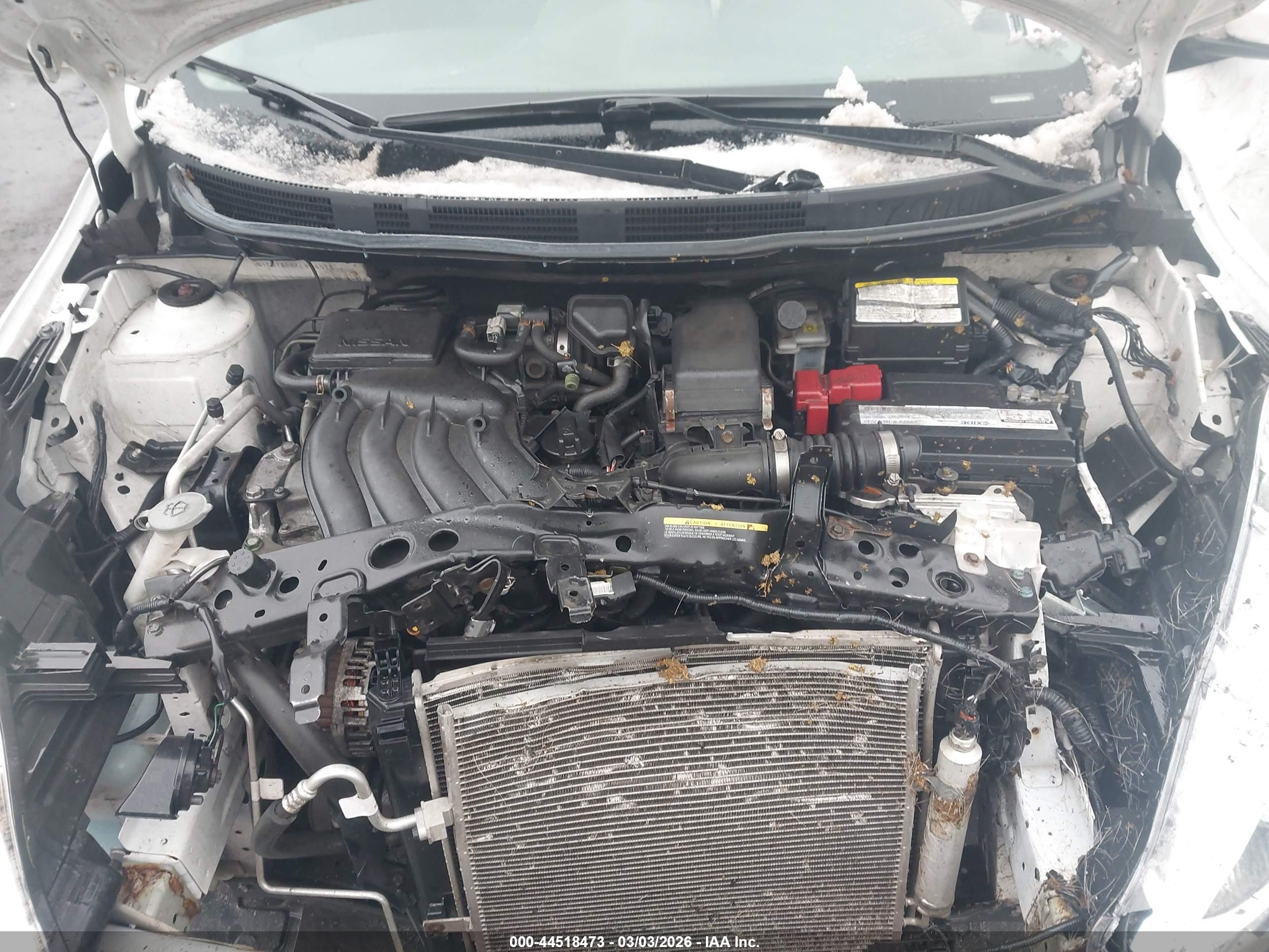NISSAN VERSA image 10