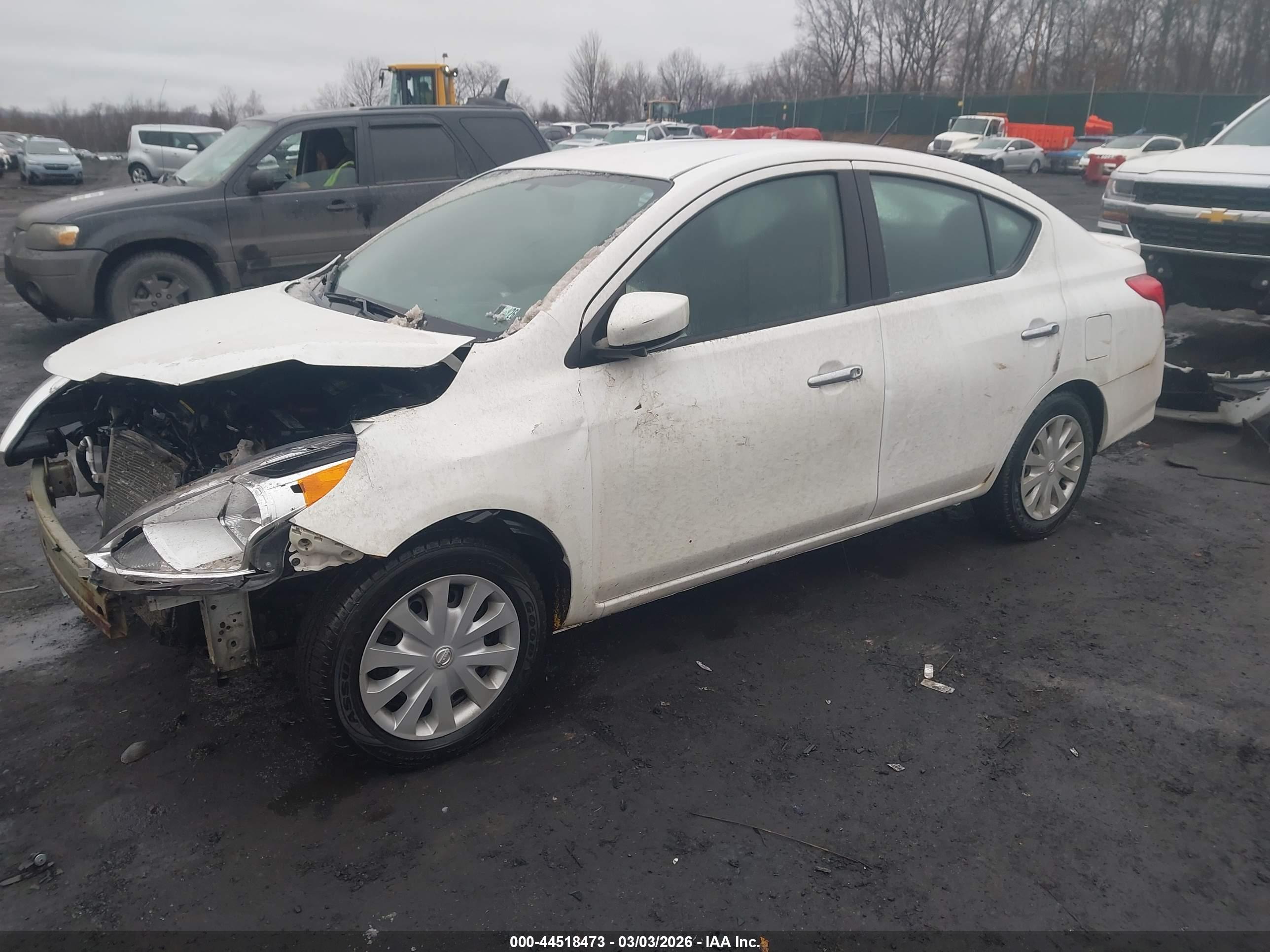 NISSAN VERSA image 2