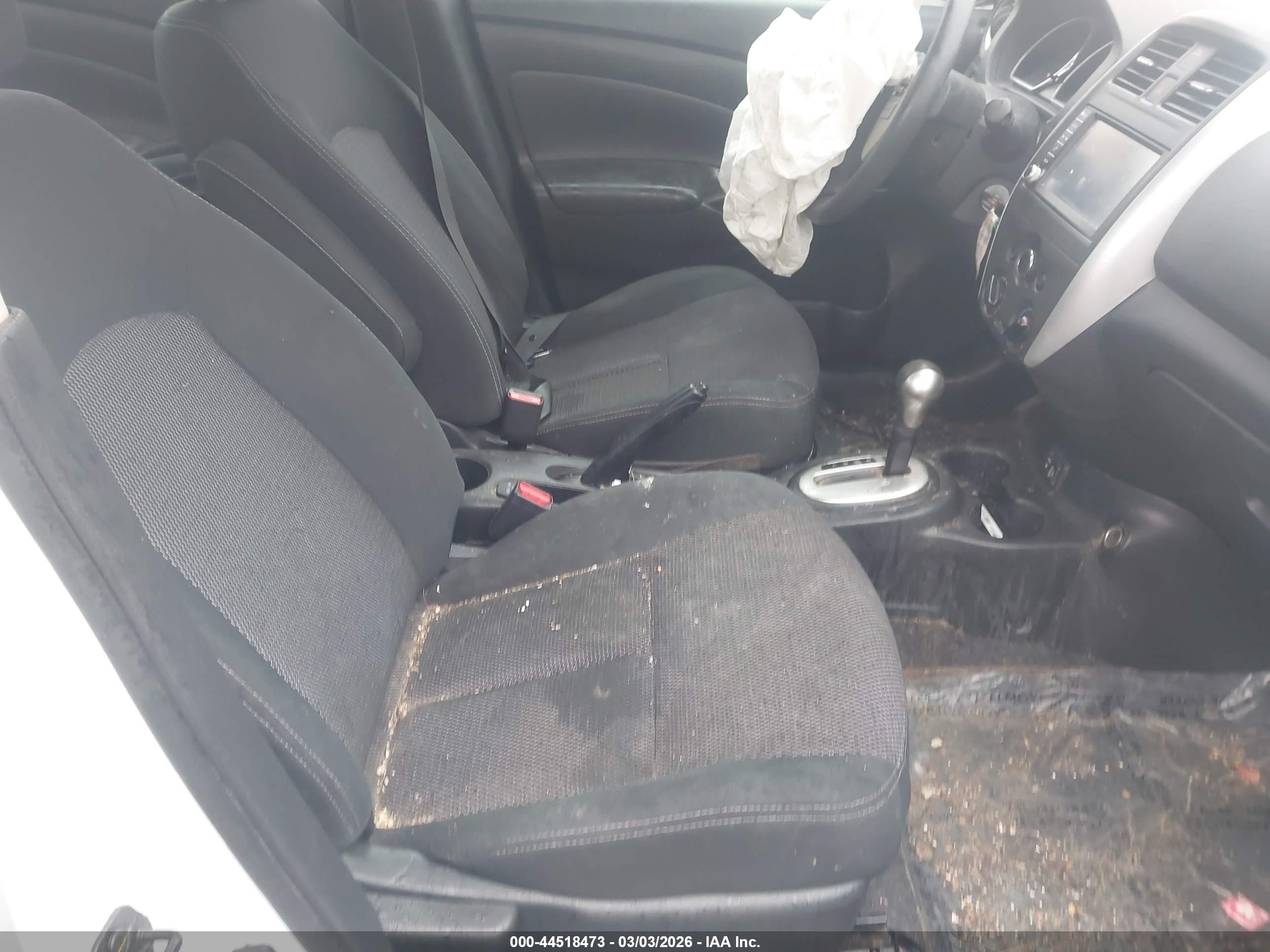 NISSAN VERSA image 5