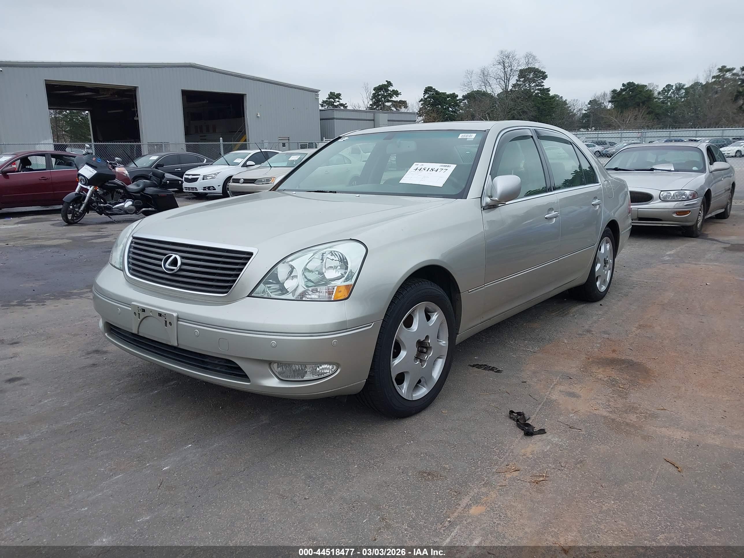 LEXUS LS image 2