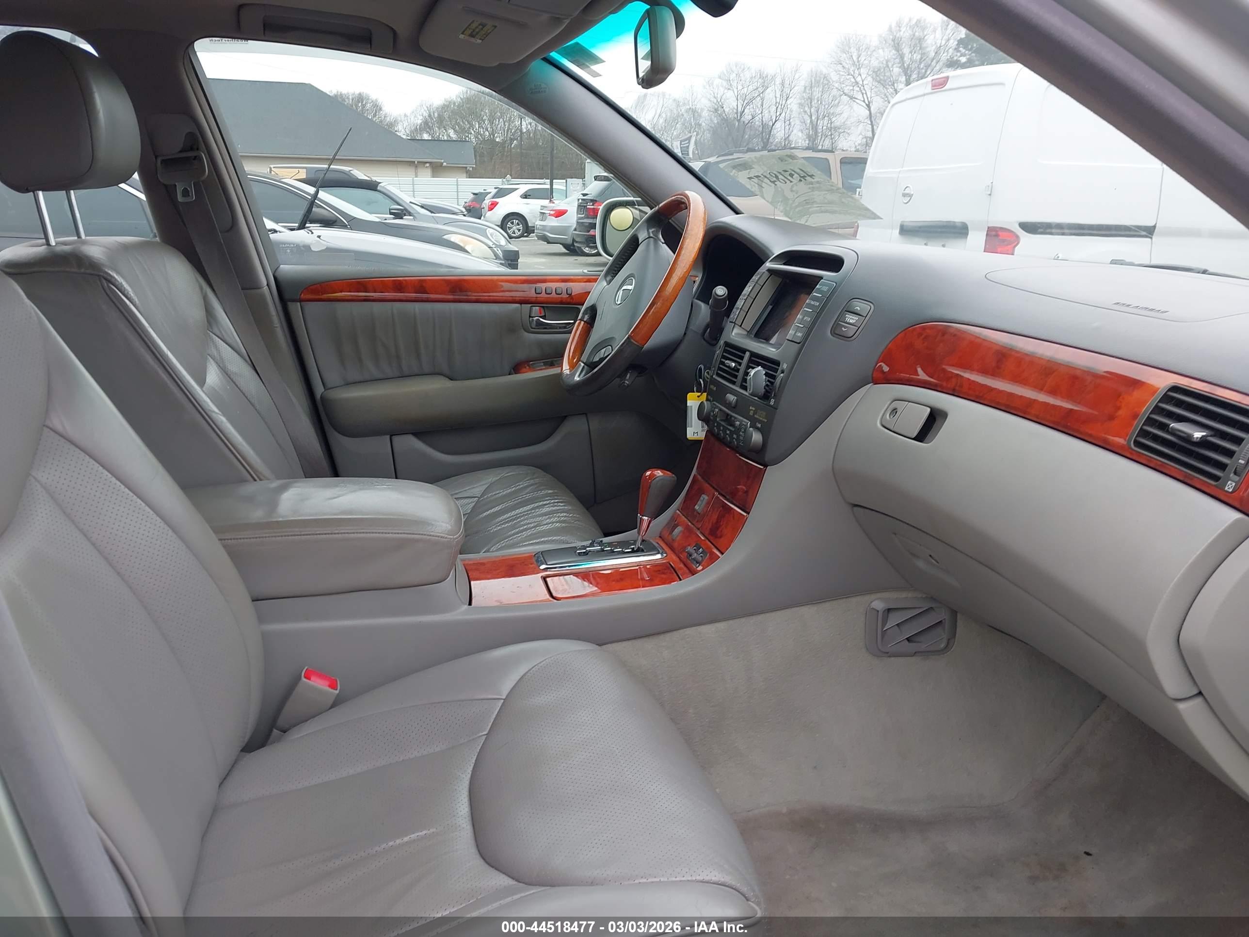 LEXUS LS image 5