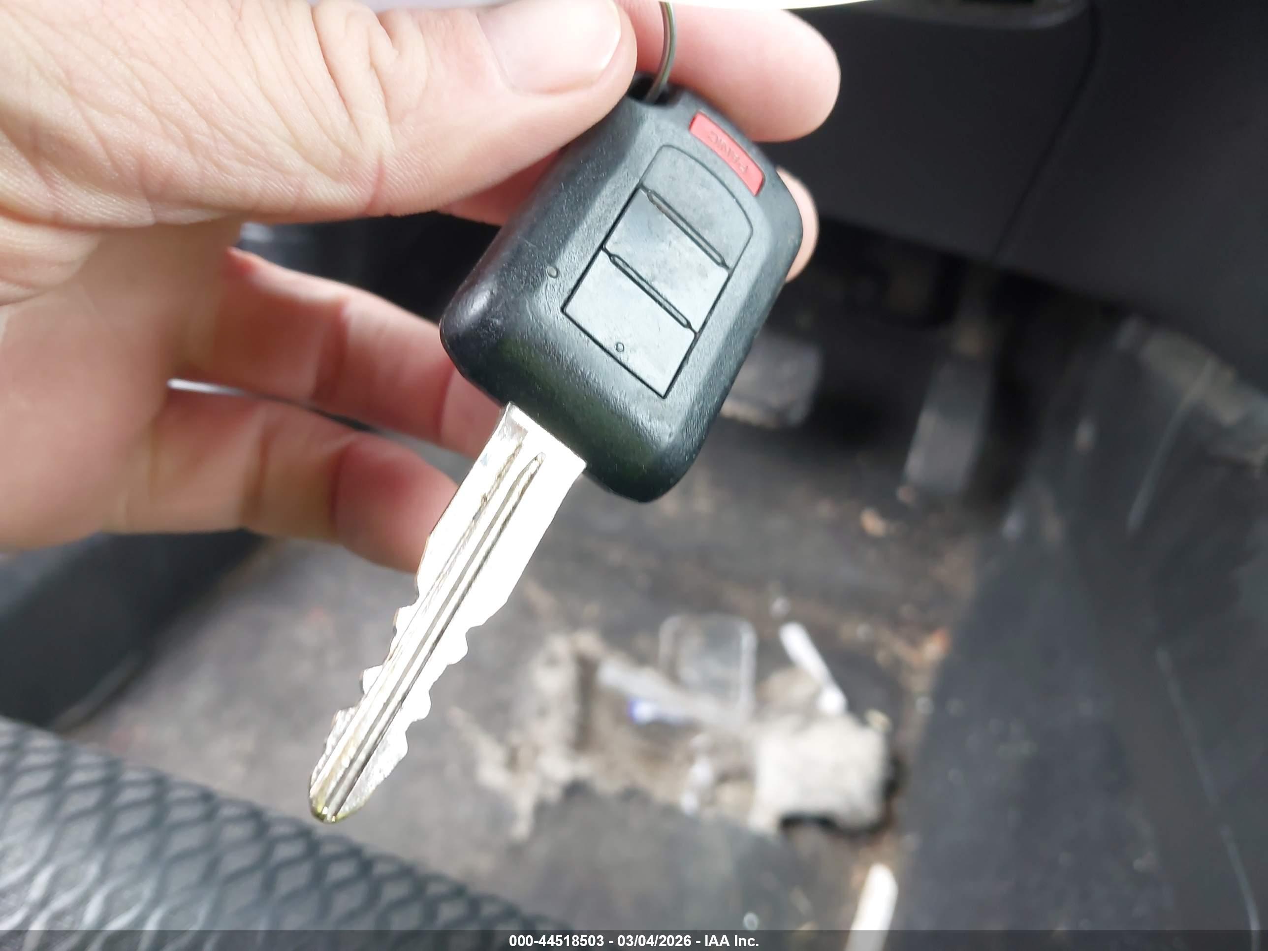 MITSUBISHI OUTLANDER image 11