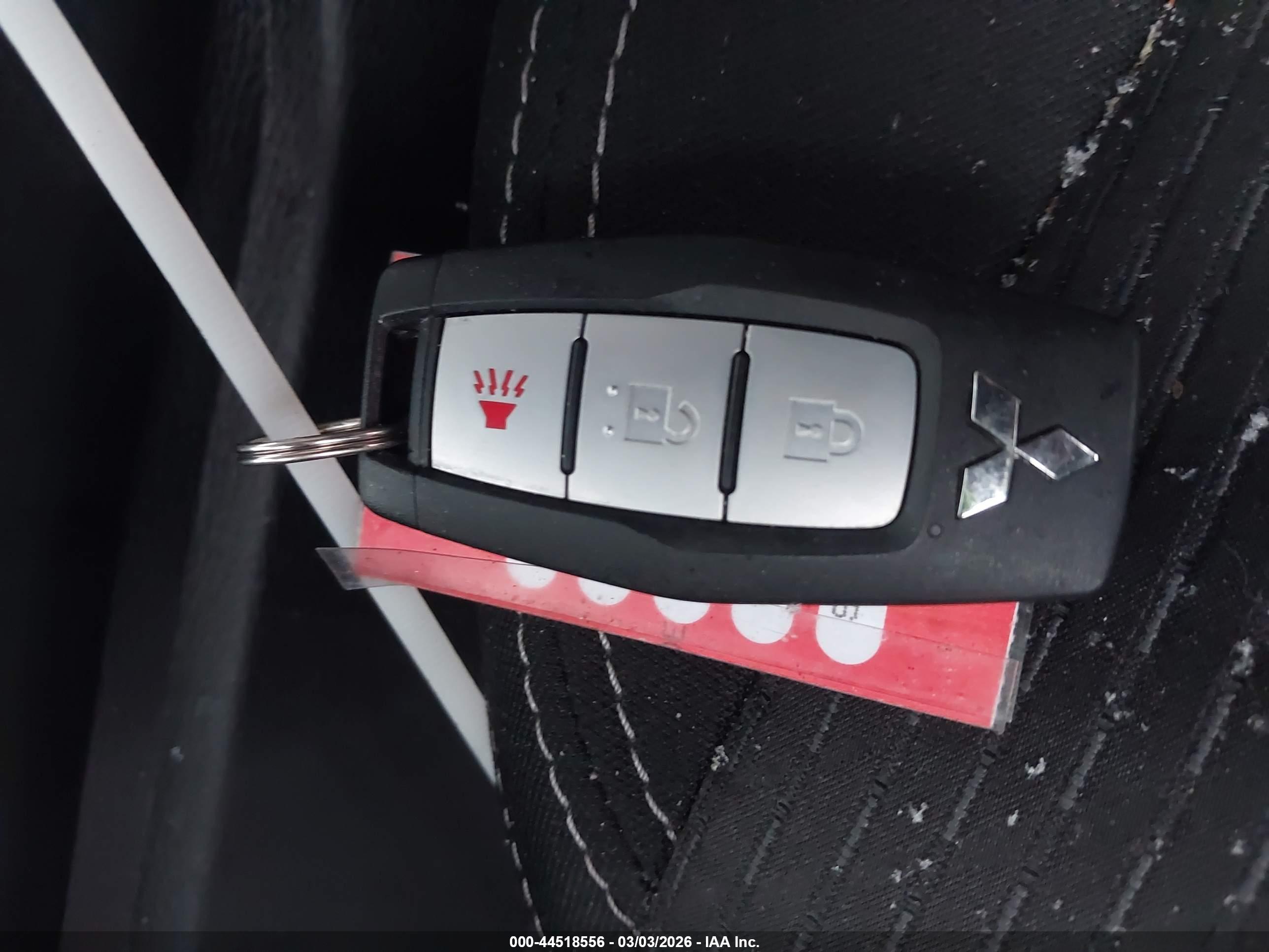 MITSUBISHI OUTLANDER image 11