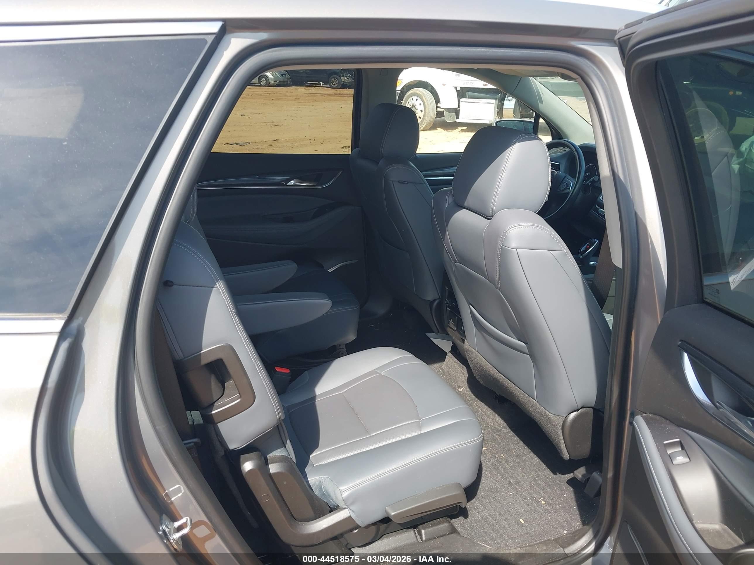 BUICK ENCLAVE image 8