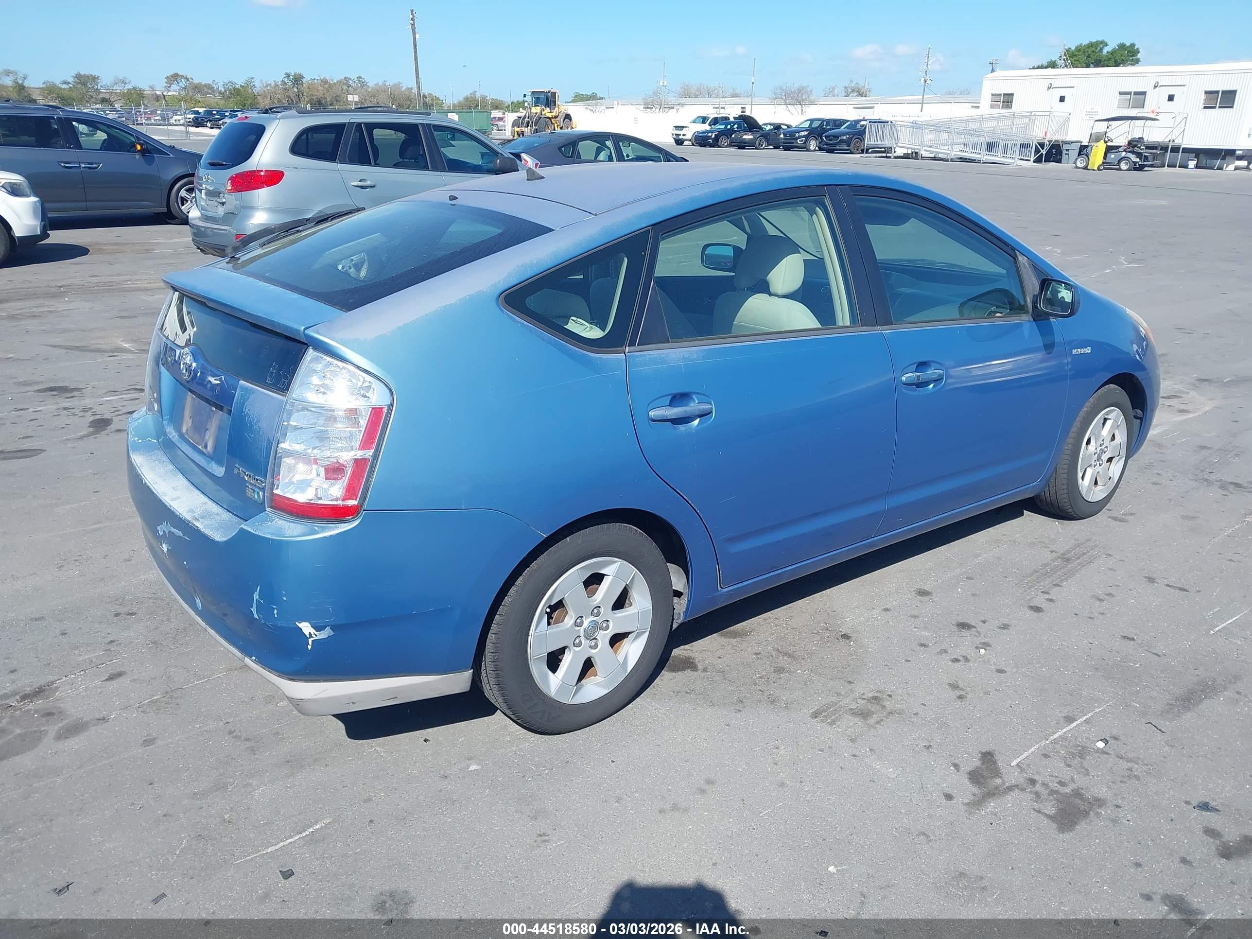 TOYOTA PRIUS image 4