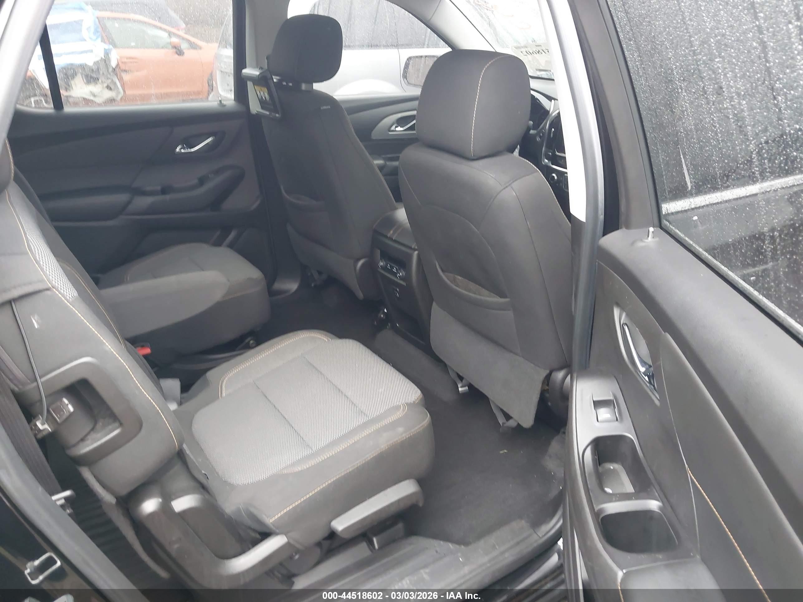 CHEVROLET TRAVERSE image 8