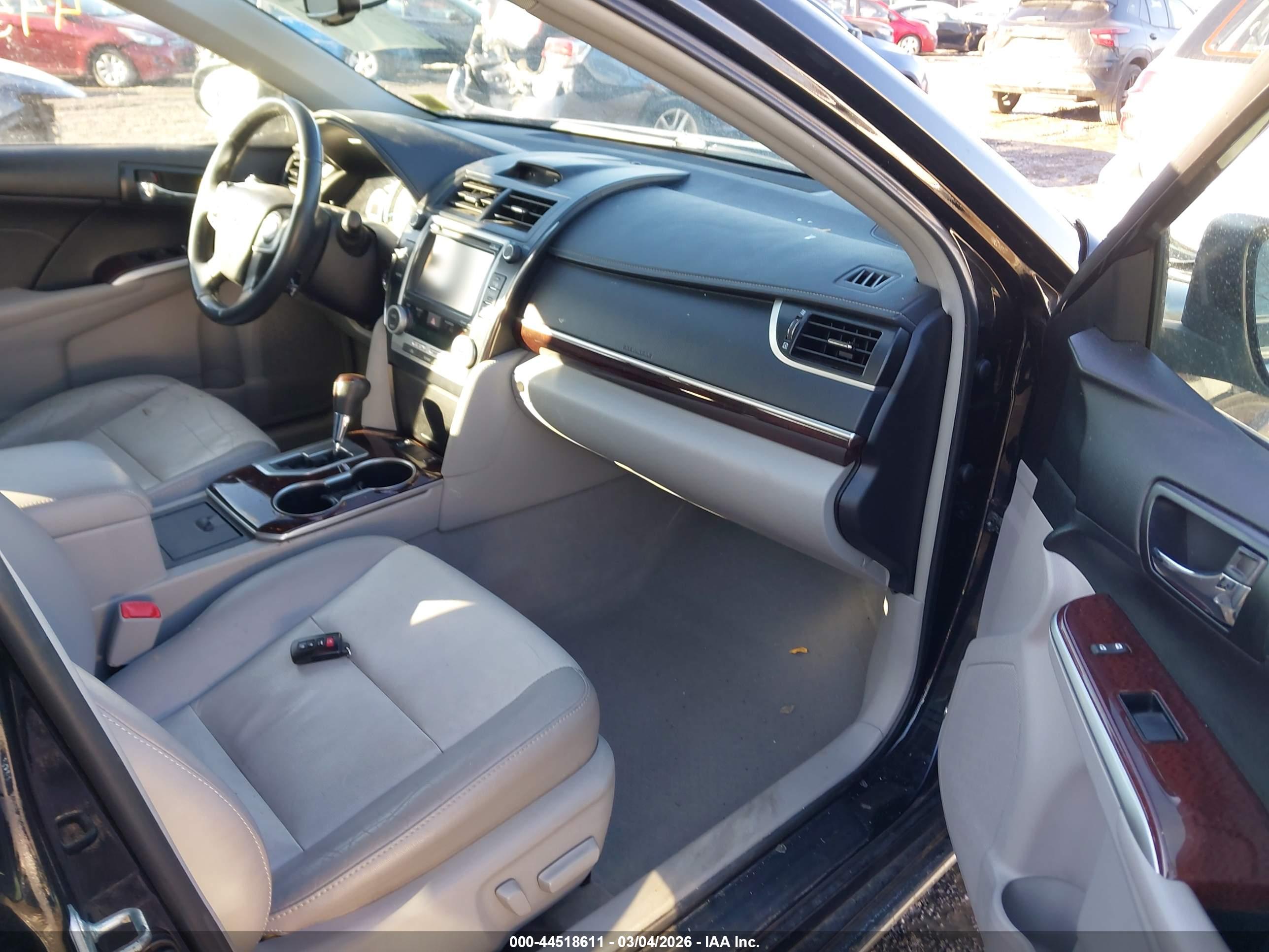 TOYOTA CAMRY image 5