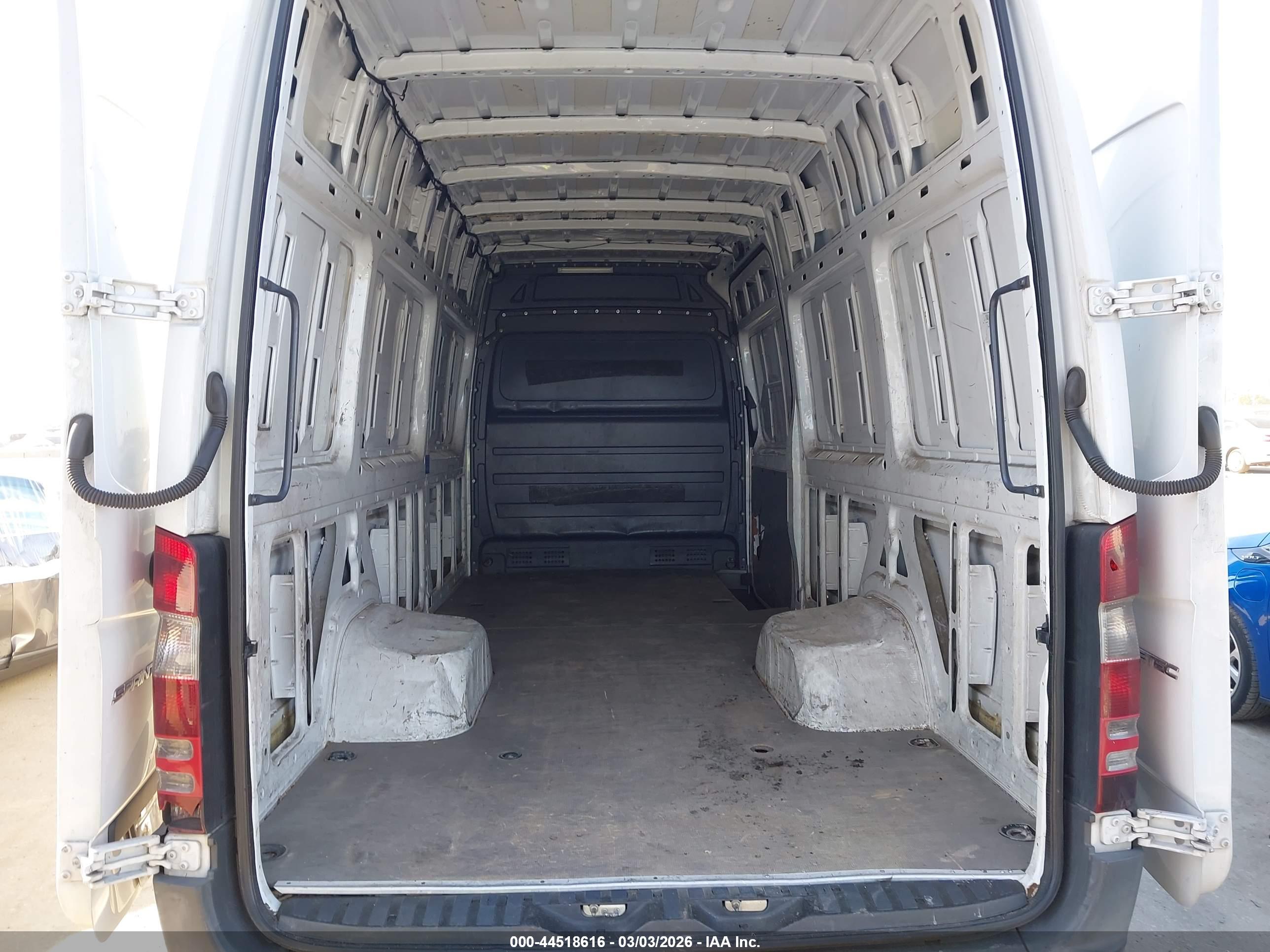 MERCEDES-BENZ SPRINTER image 8