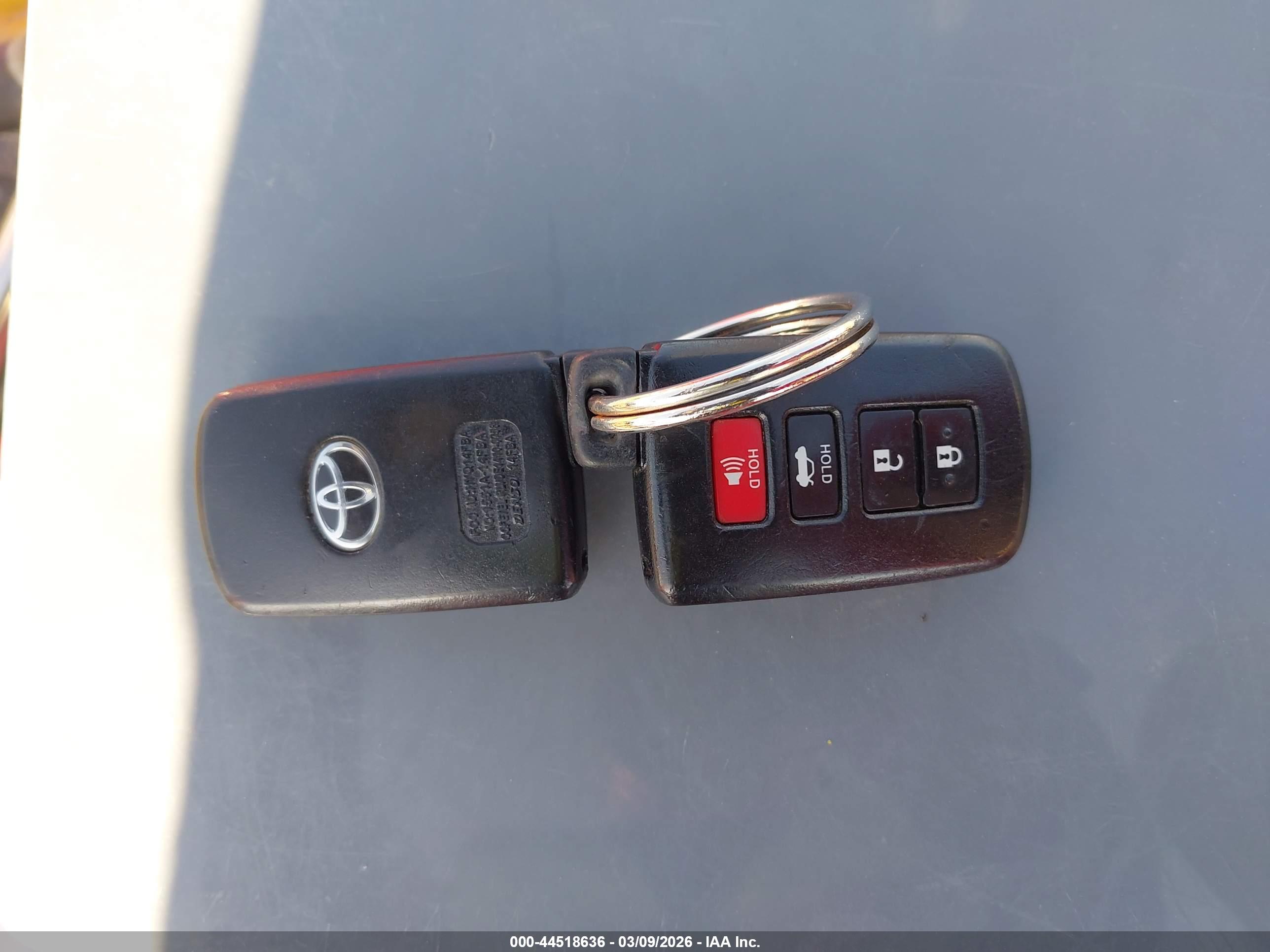 TOYOTA CAMRY image 11