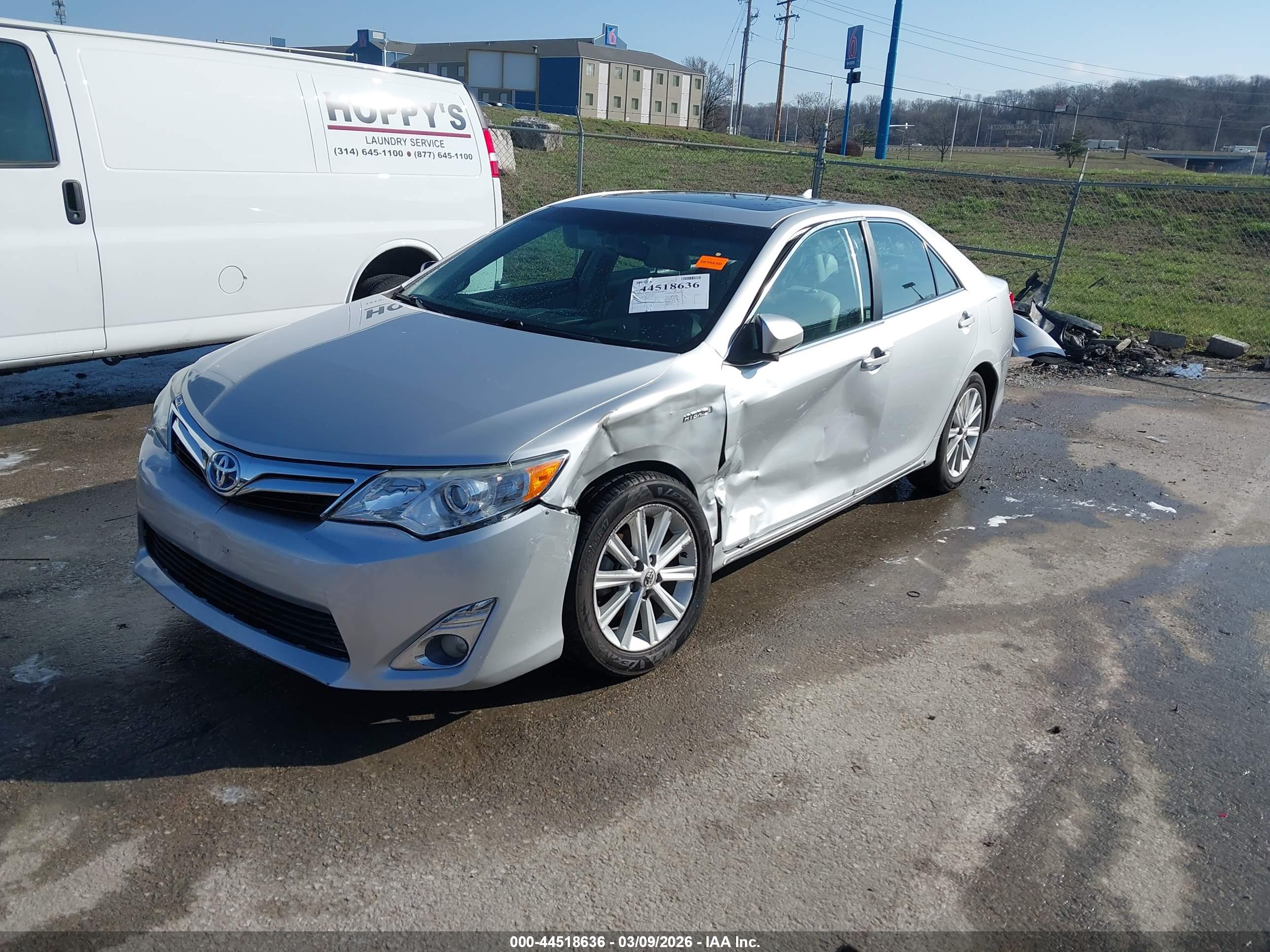 TOYOTA CAMRY image 2