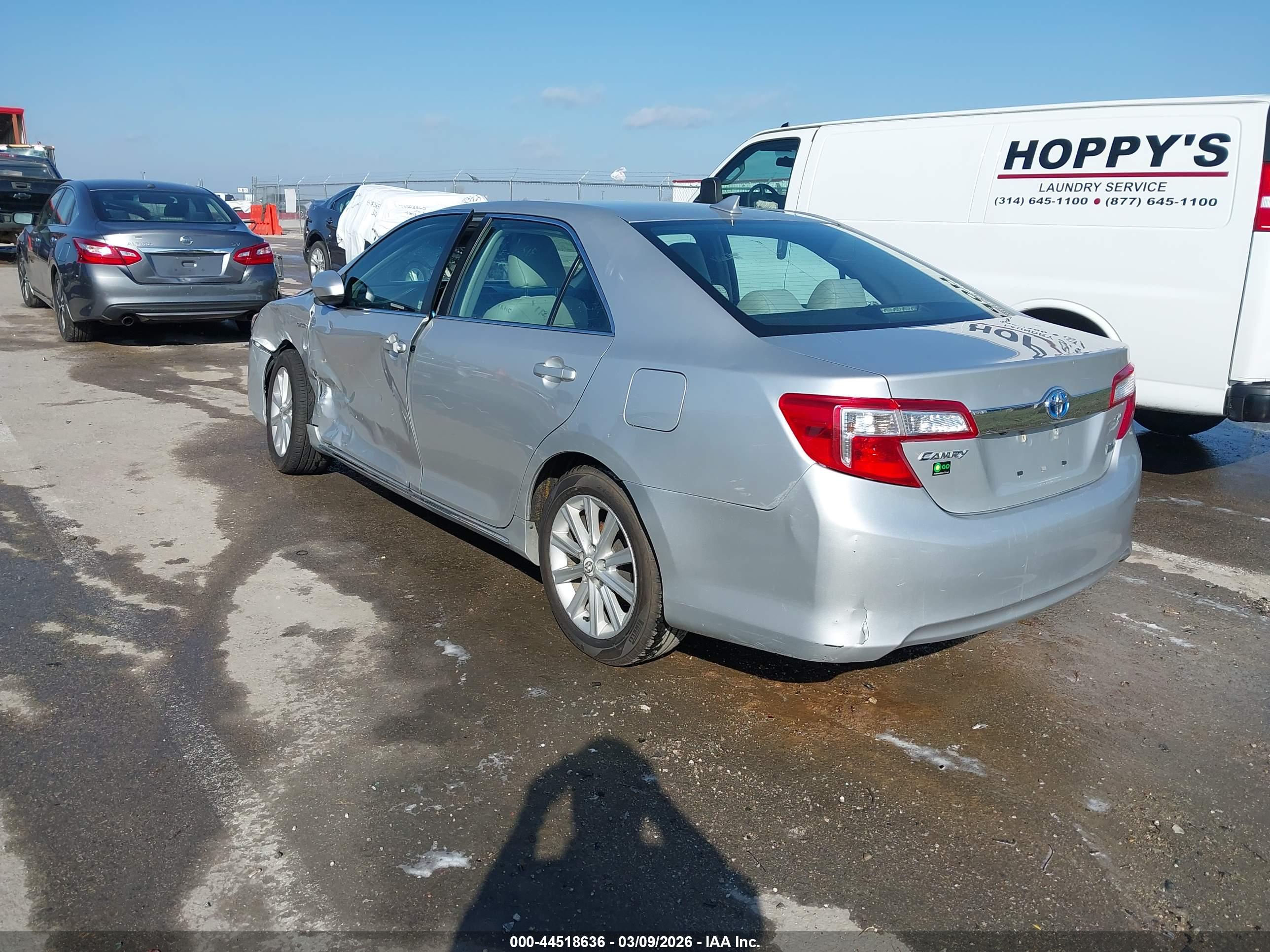 TOYOTA CAMRY image 3