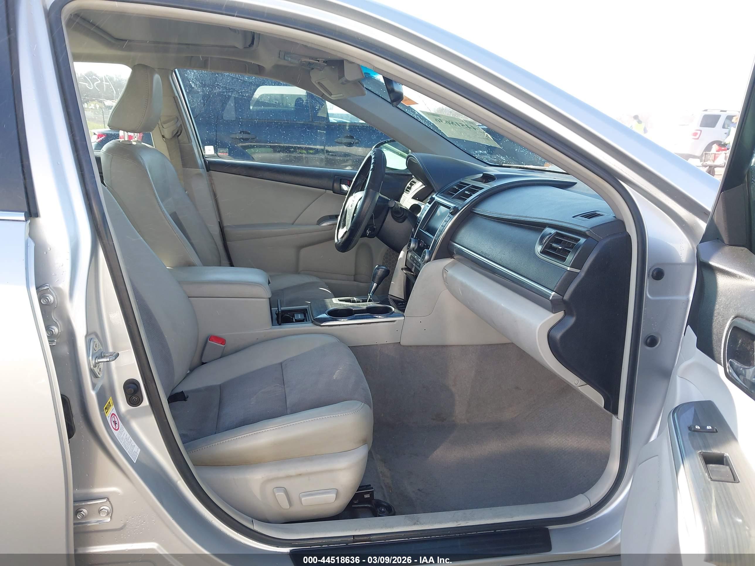 TOYOTA CAMRY image 5