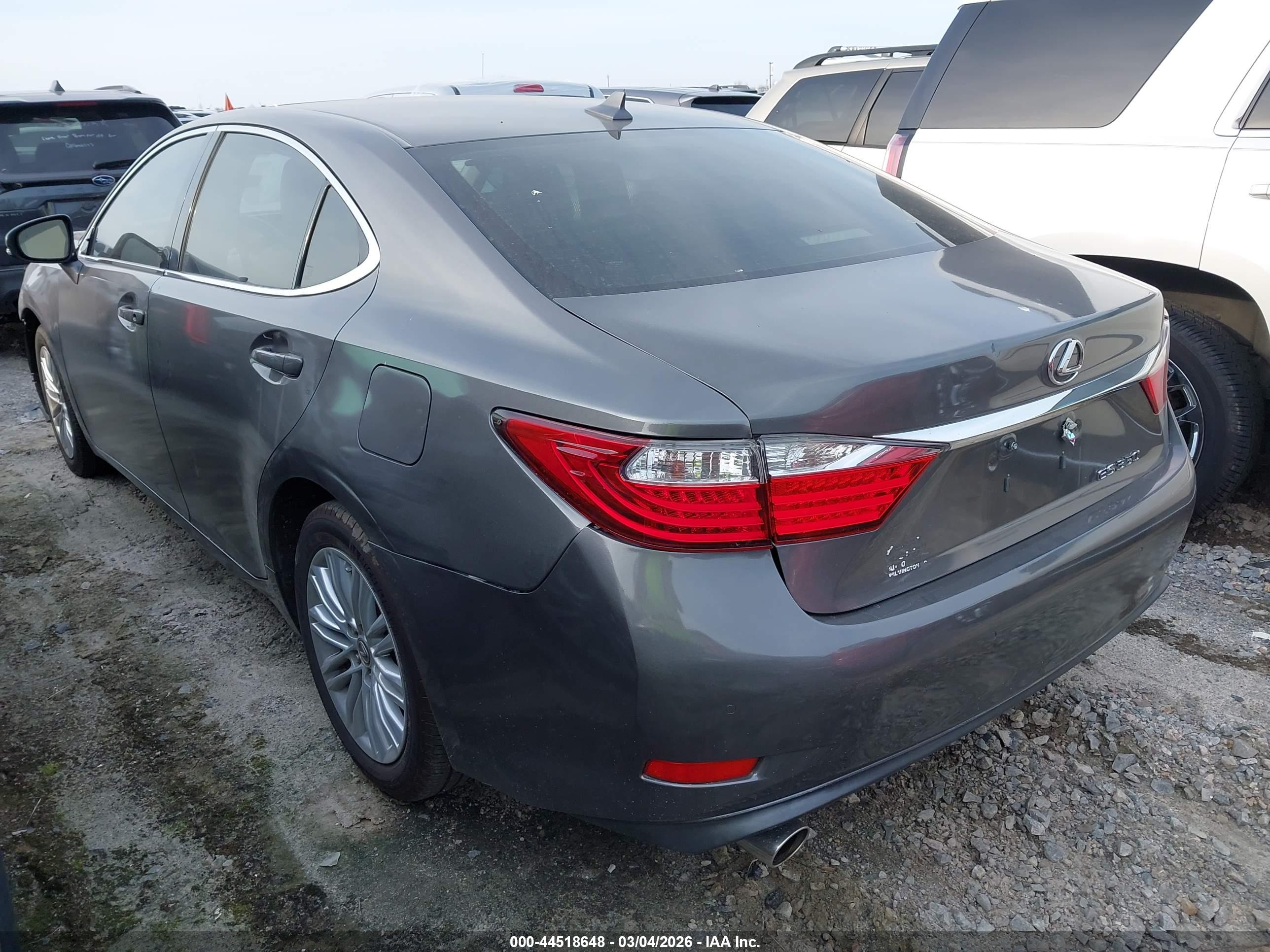 LEXUS ES image 3