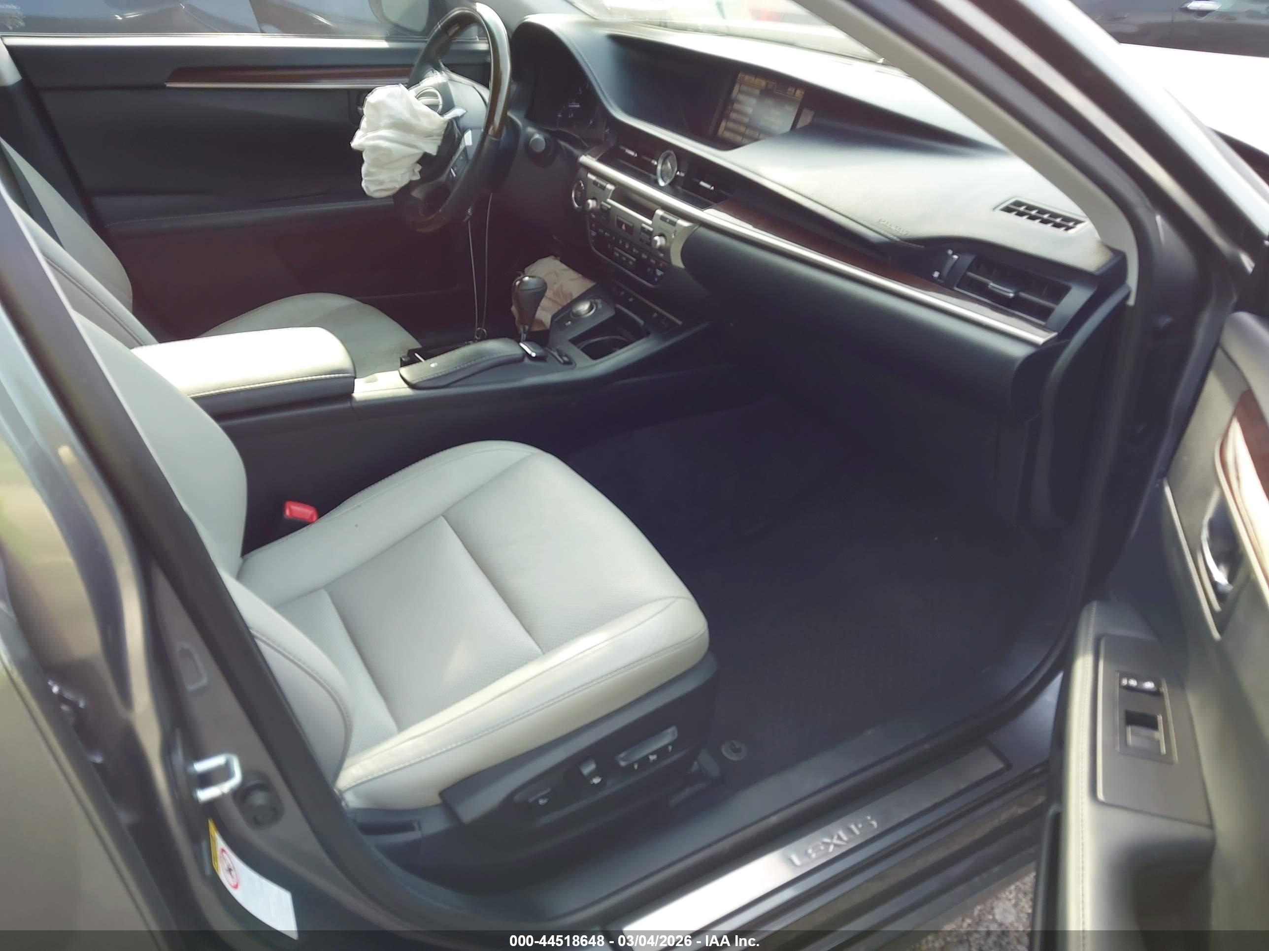 LEXUS ES image 5