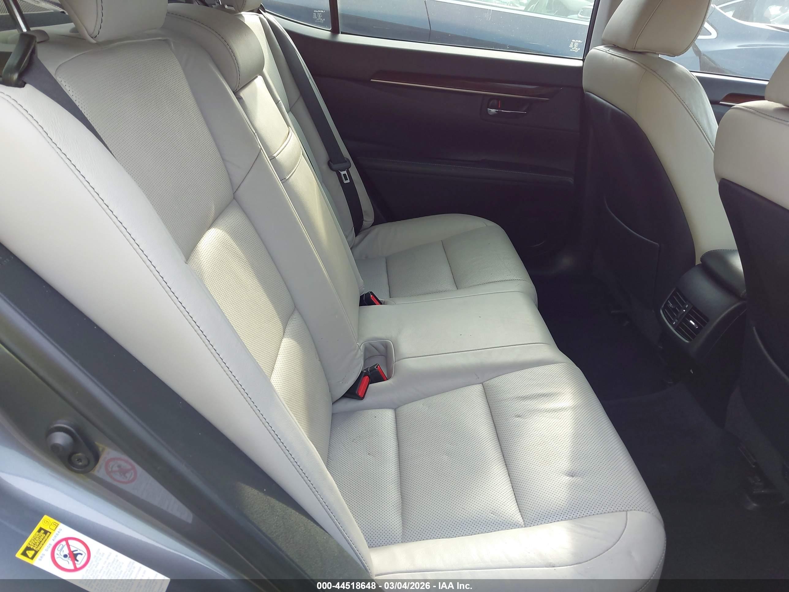LEXUS ES image 8
