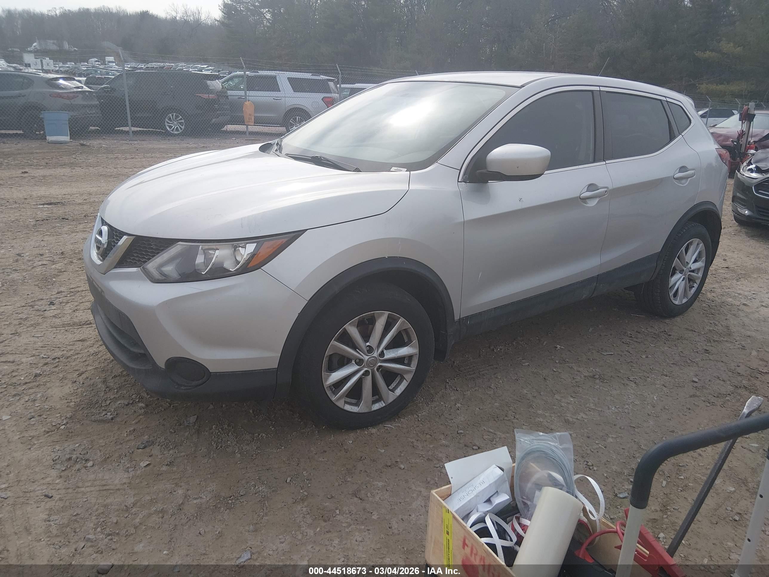 NISSAN ROGUE image 2