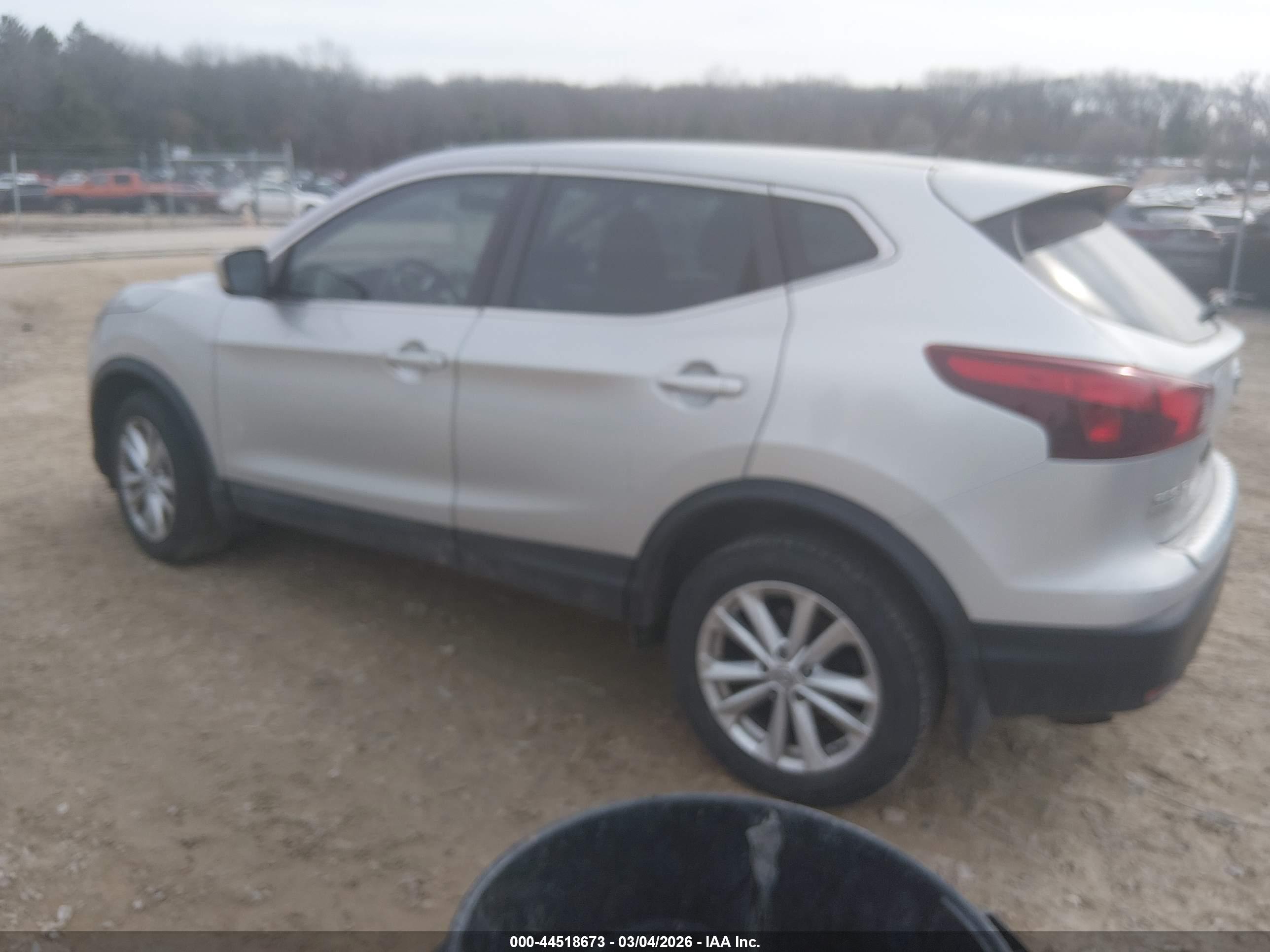 NISSAN ROGUE image 3